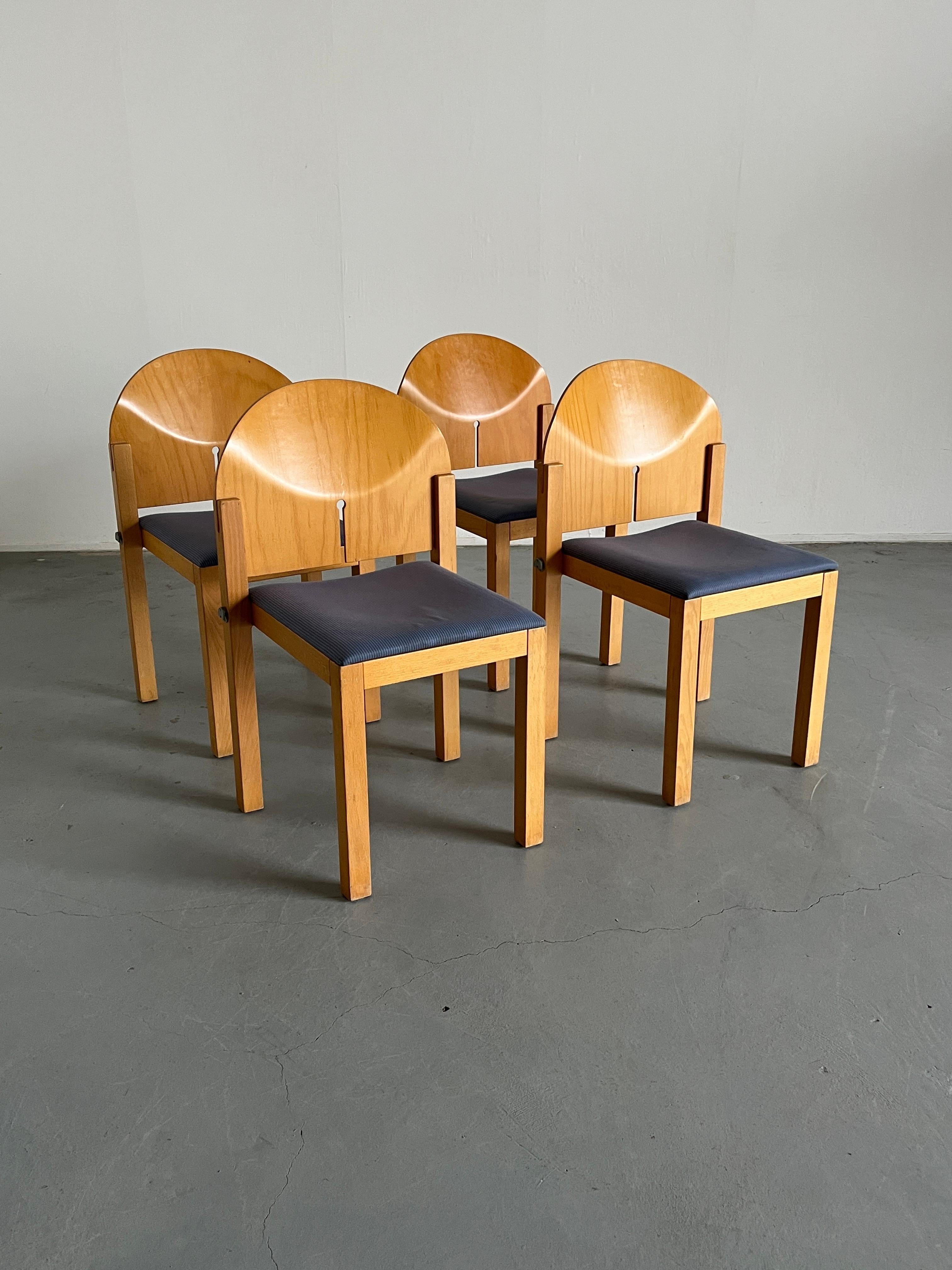 Set of four beautiful postmodern dining chairs from the 1980s by Arno Votteler for Bisterfeld and Weiss.
High production quality.
Reminiscent of the designs of Afra and Tobia Scarpa for B&B Italia in the 1970s.
Can be connected to form a seating