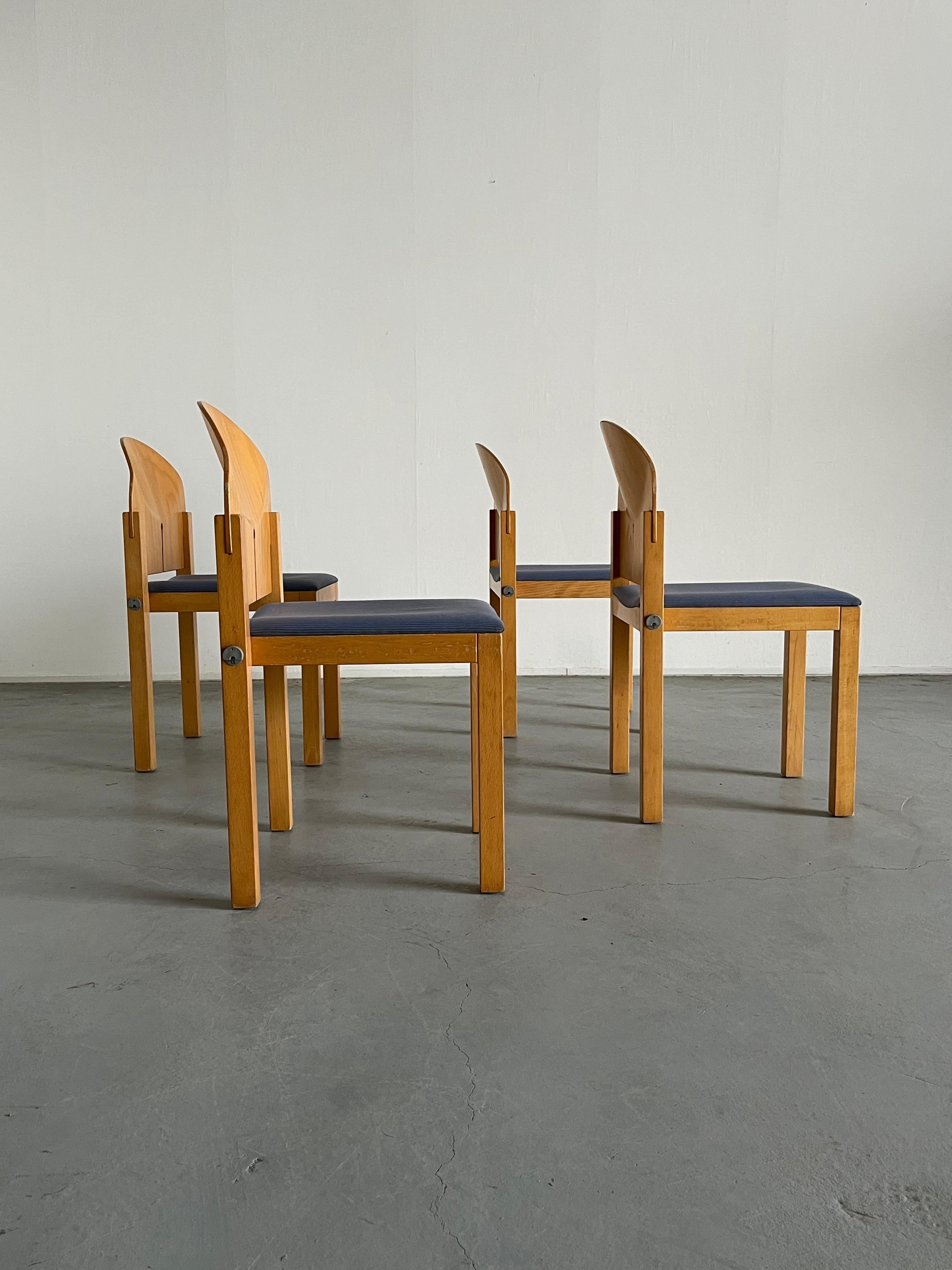 Fin du 20e siècle Ensemble de 4 chaises de salle à manger postmodernes sculpturales en bois par Arno Votteler, années 1980