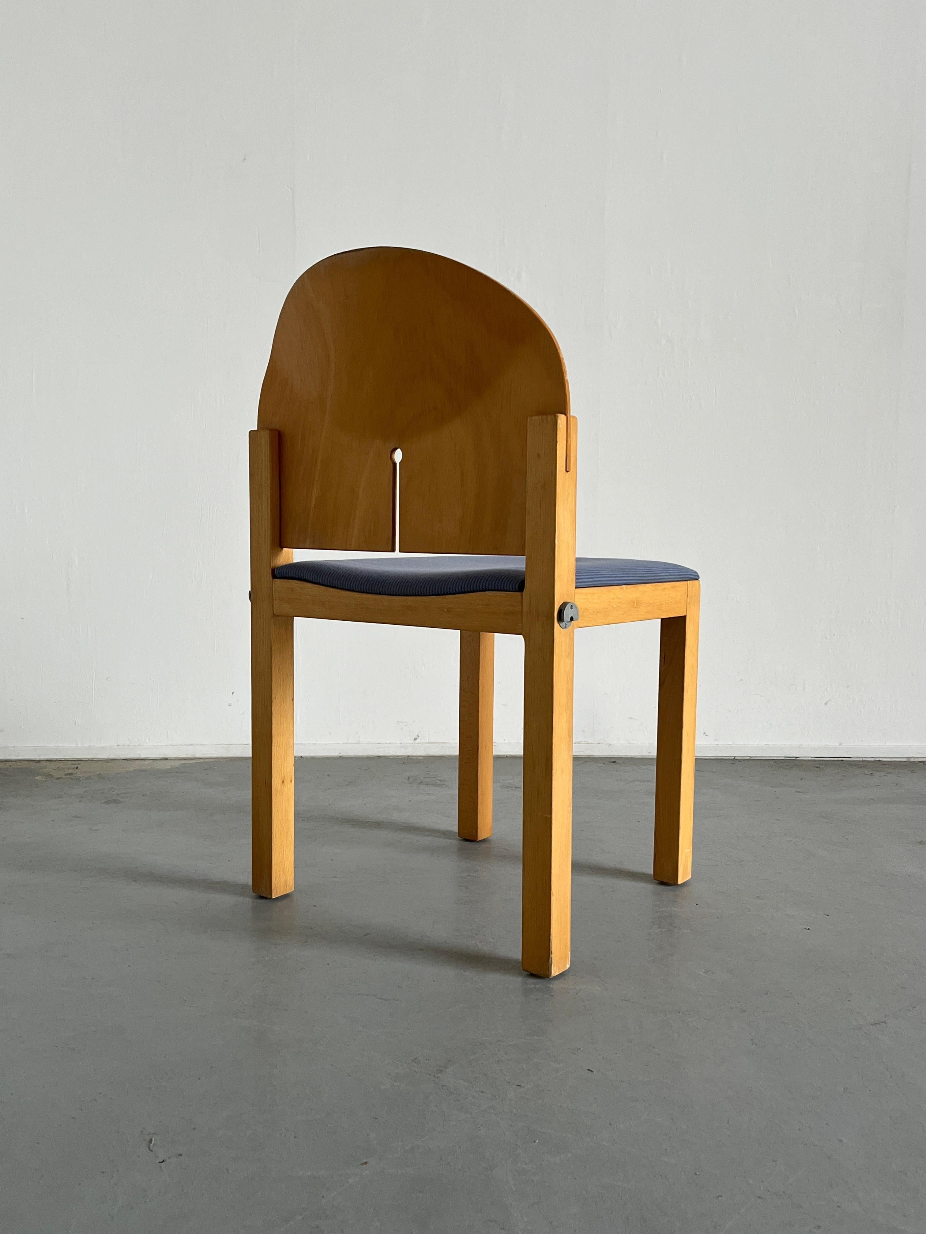 Tissu d'ameublement Ensemble de 4 chaises de salle à manger postmodernes sculpturales en bois par Arno Votteler, années 1980
