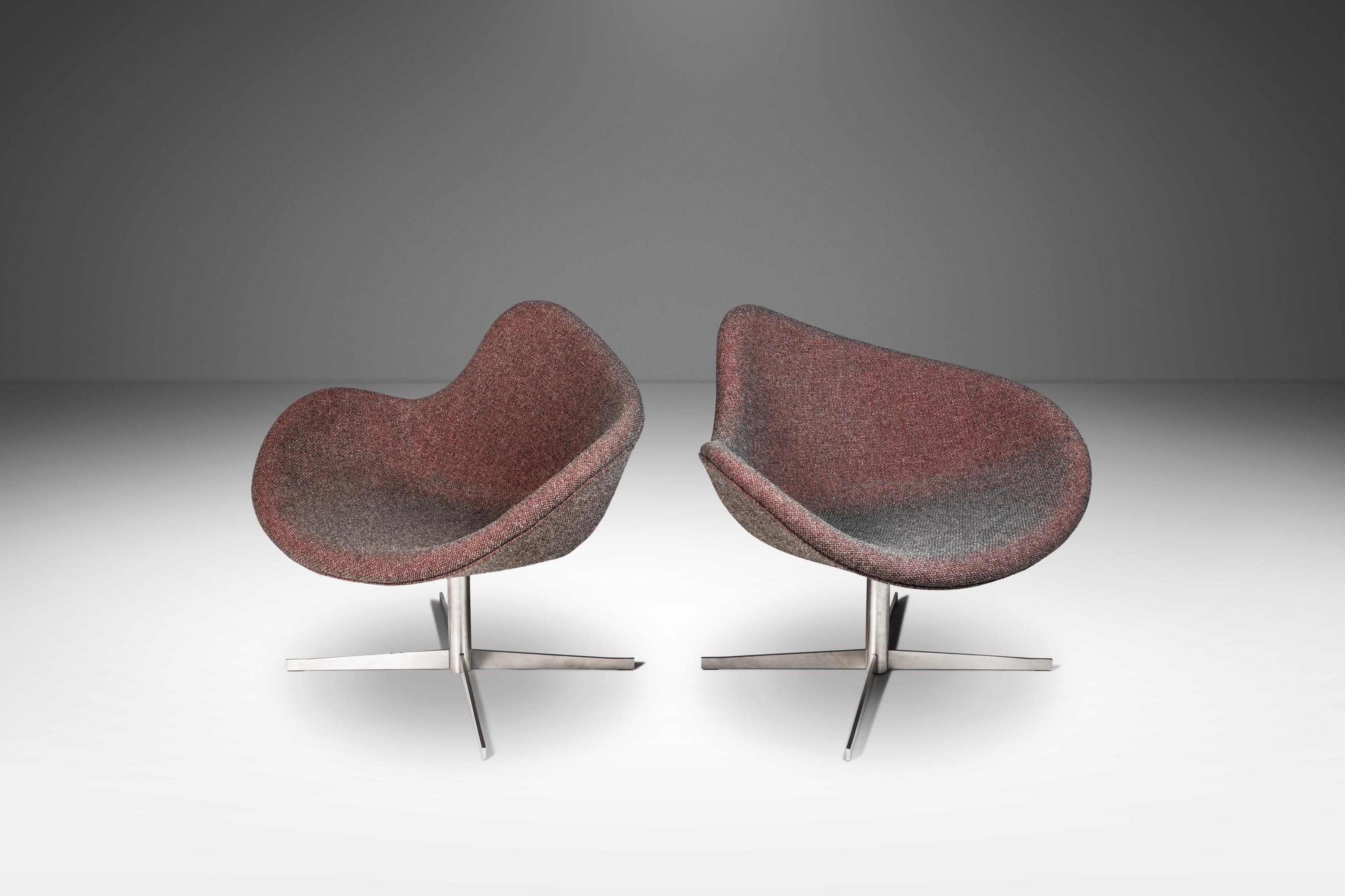 XXIe siècle et contemporain Ensemble postmoderne de 4 chaises pivotantes K2 Magenta de Busk & Hertzog, États-Unis, vers les années 2000 en vente