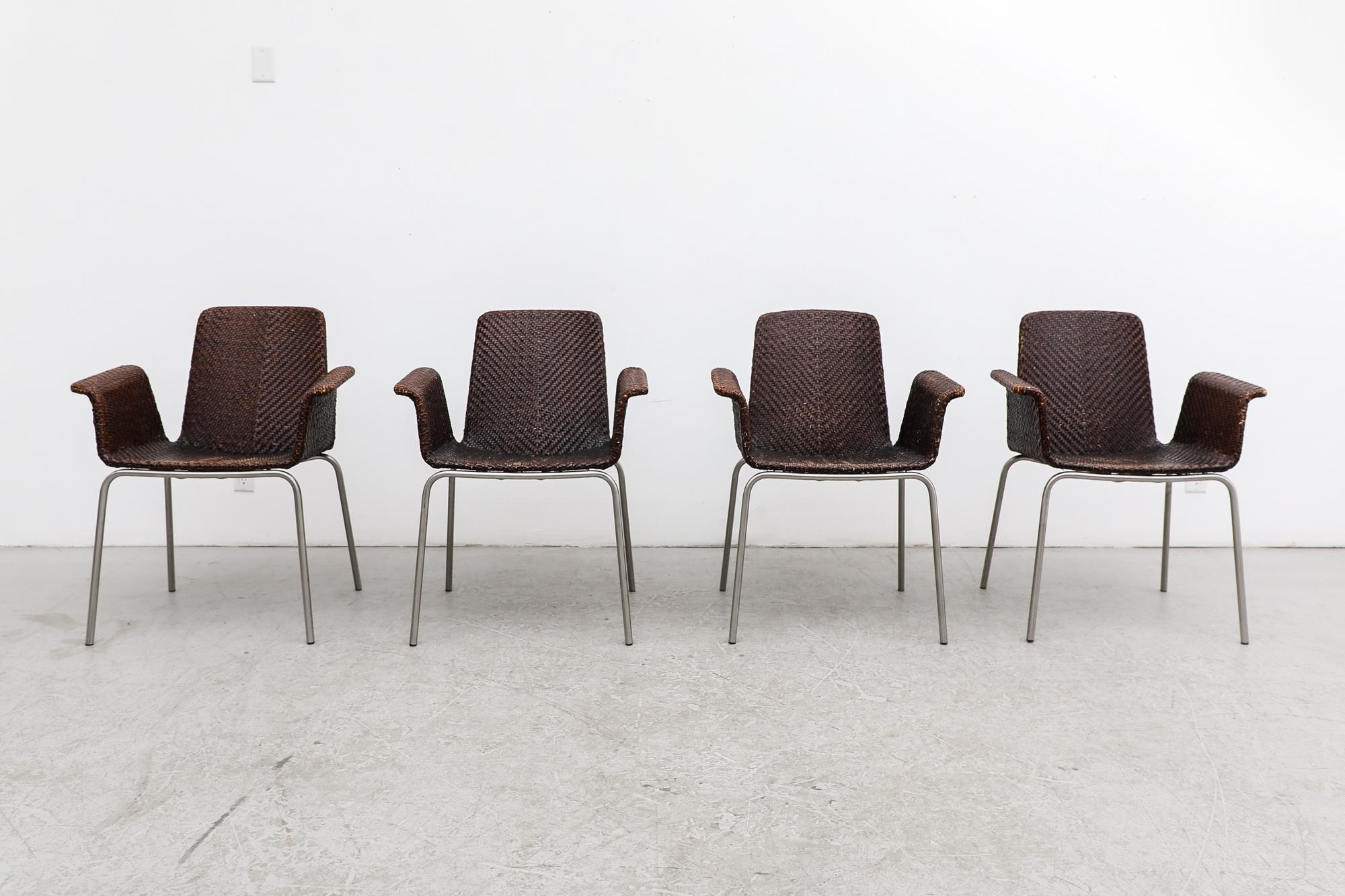 Ensemble de 4 fauteuils de salle à manger en cuir tressé vintage, inspiré de Preben Fabricius, avec pieds chromés. En état d'origine avec une usure visible correspondant à leur âge et à leur utilisation. Vendu en ensemble de 4. Illustré avec une