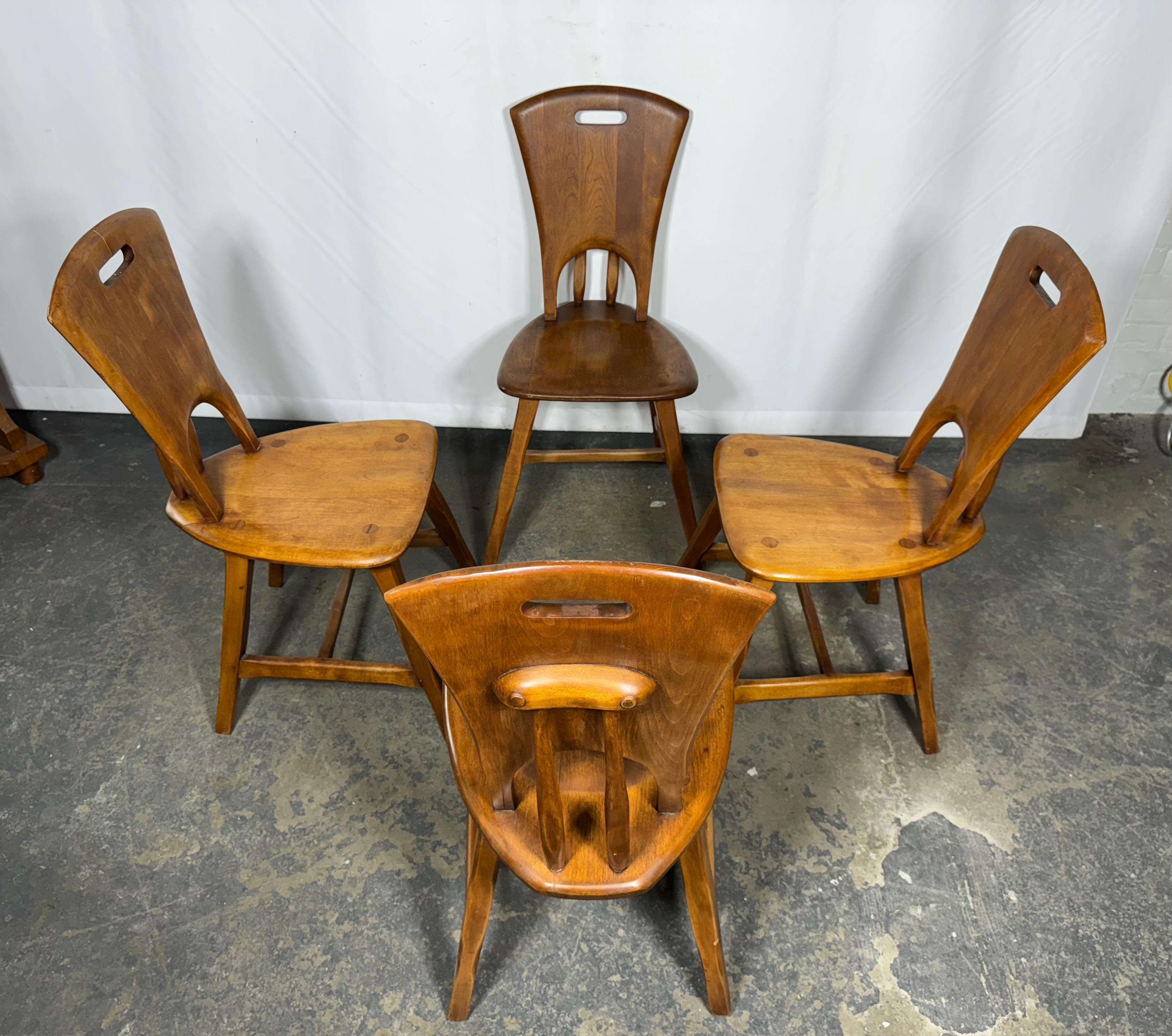 American Set of 4 Rustic Rustic Dining Chairs in Hard Rock Maple Circa 1950s SIKES For Sale