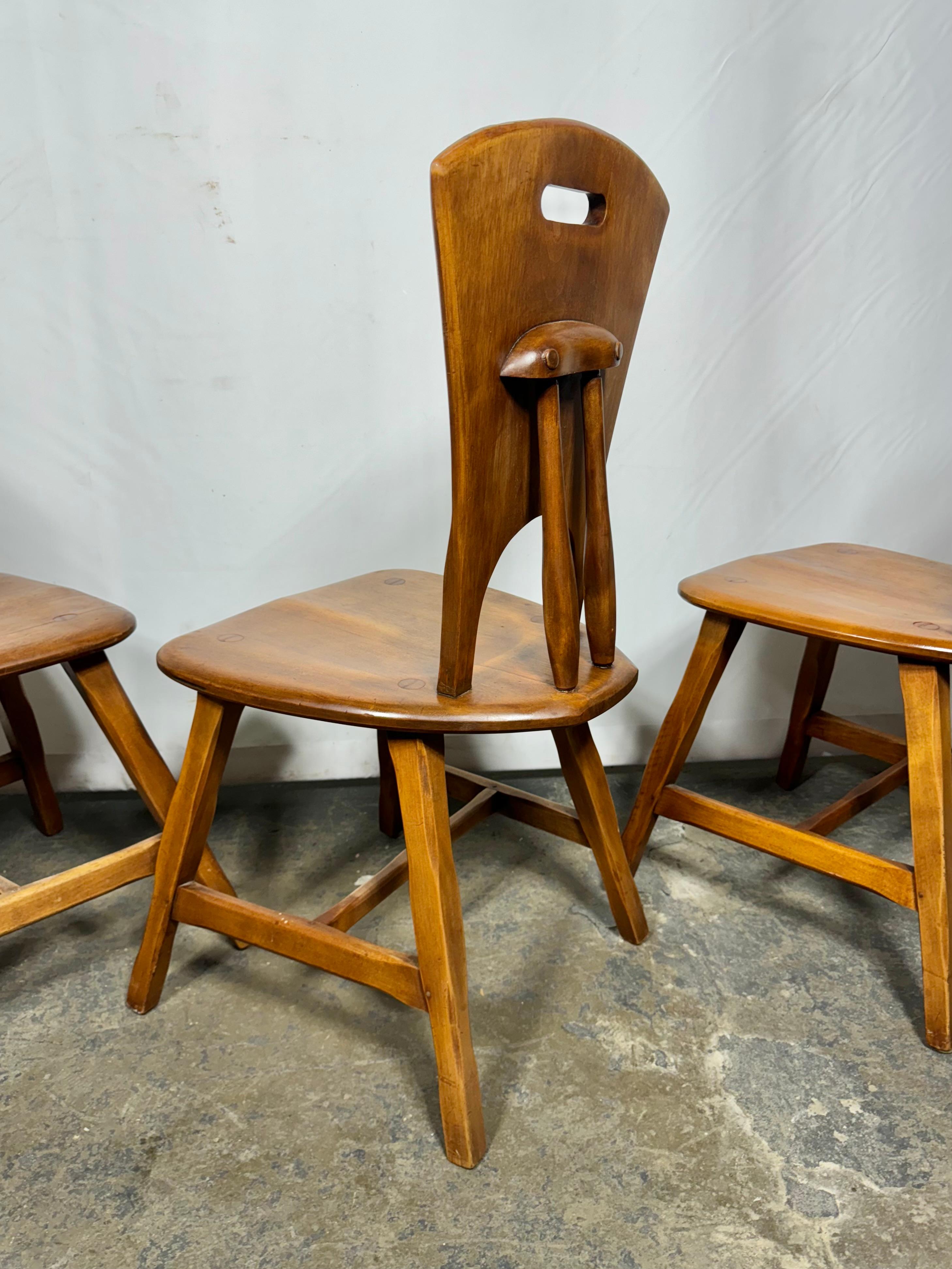 Set of 4 Rustic Rustic Dining Chairs in Hard Rock Maple Circa 1950s SIKES In Good Condition For Sale In Buffalo, NY