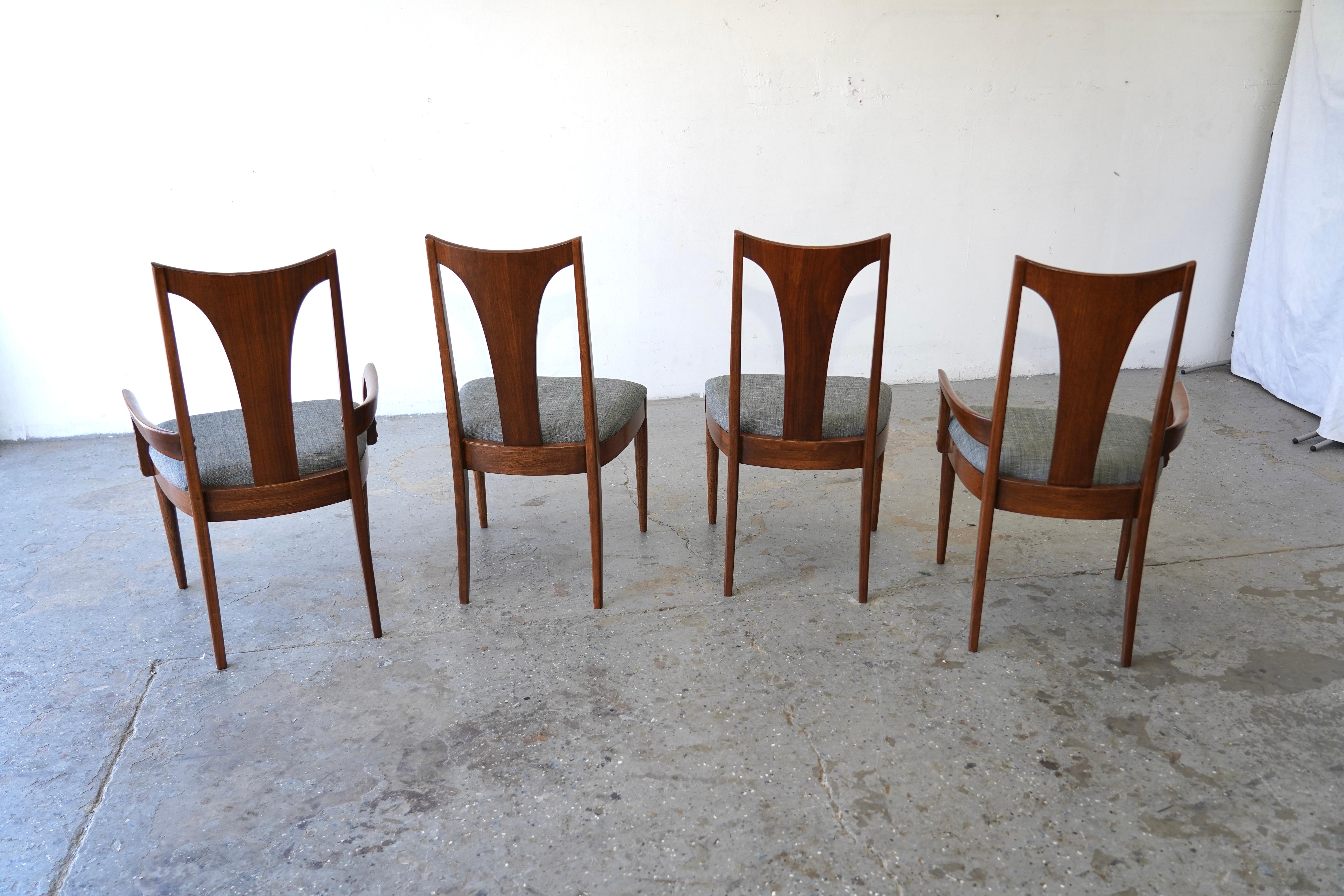 Set of 4 Pro Restored  Reupholstered MCM Broyhill Brasília Dining Chair In Good Condition For Sale In Las Vegas, NV