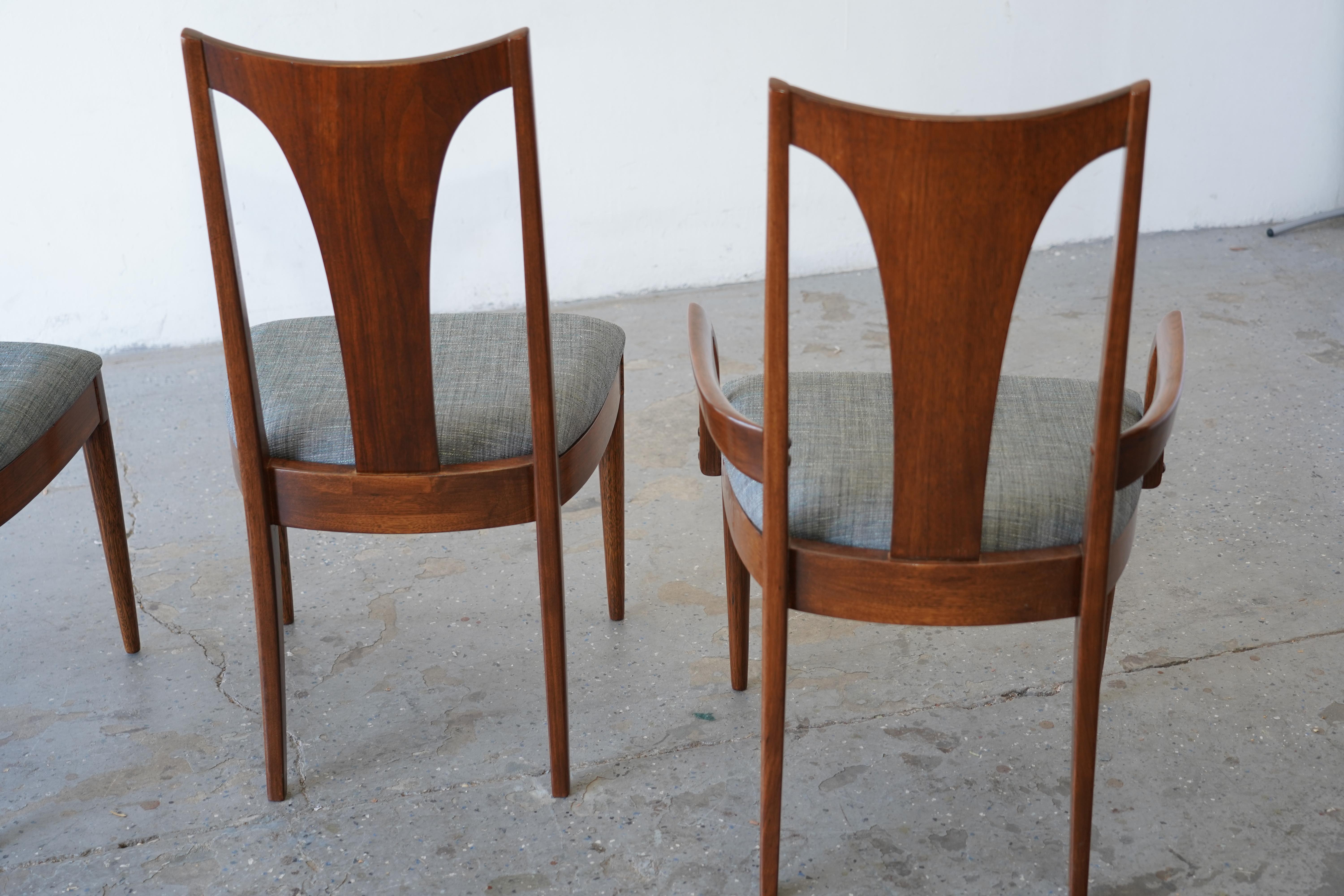 Mid-20th Century Set of 4 Pro Restored  Reupholstered MCM Broyhill Brasília Dining Chair For Sale