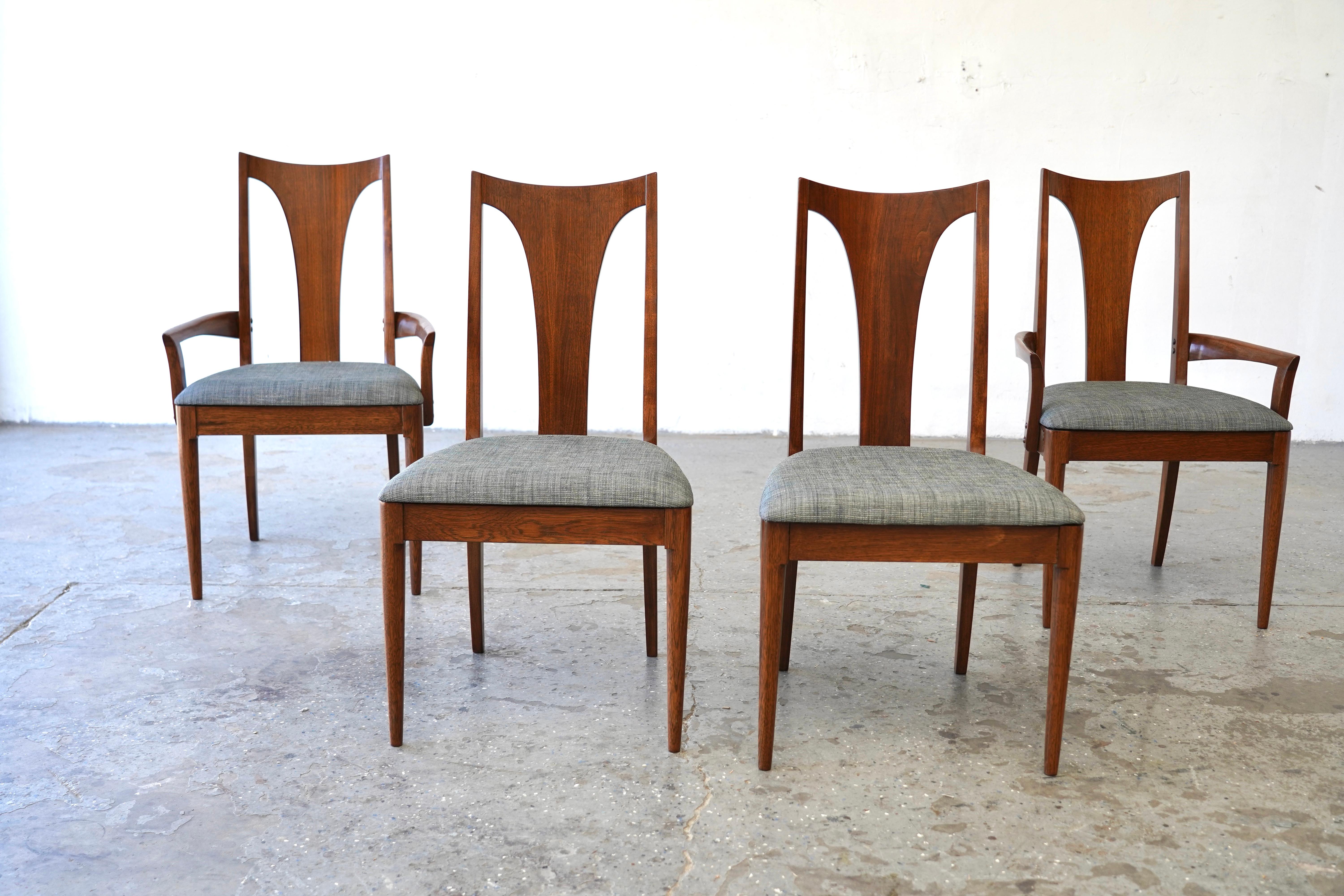 Set of 4 Pro Restored  Reupholstered MCM Broyhill Brasília Dining Chair For Sale 1