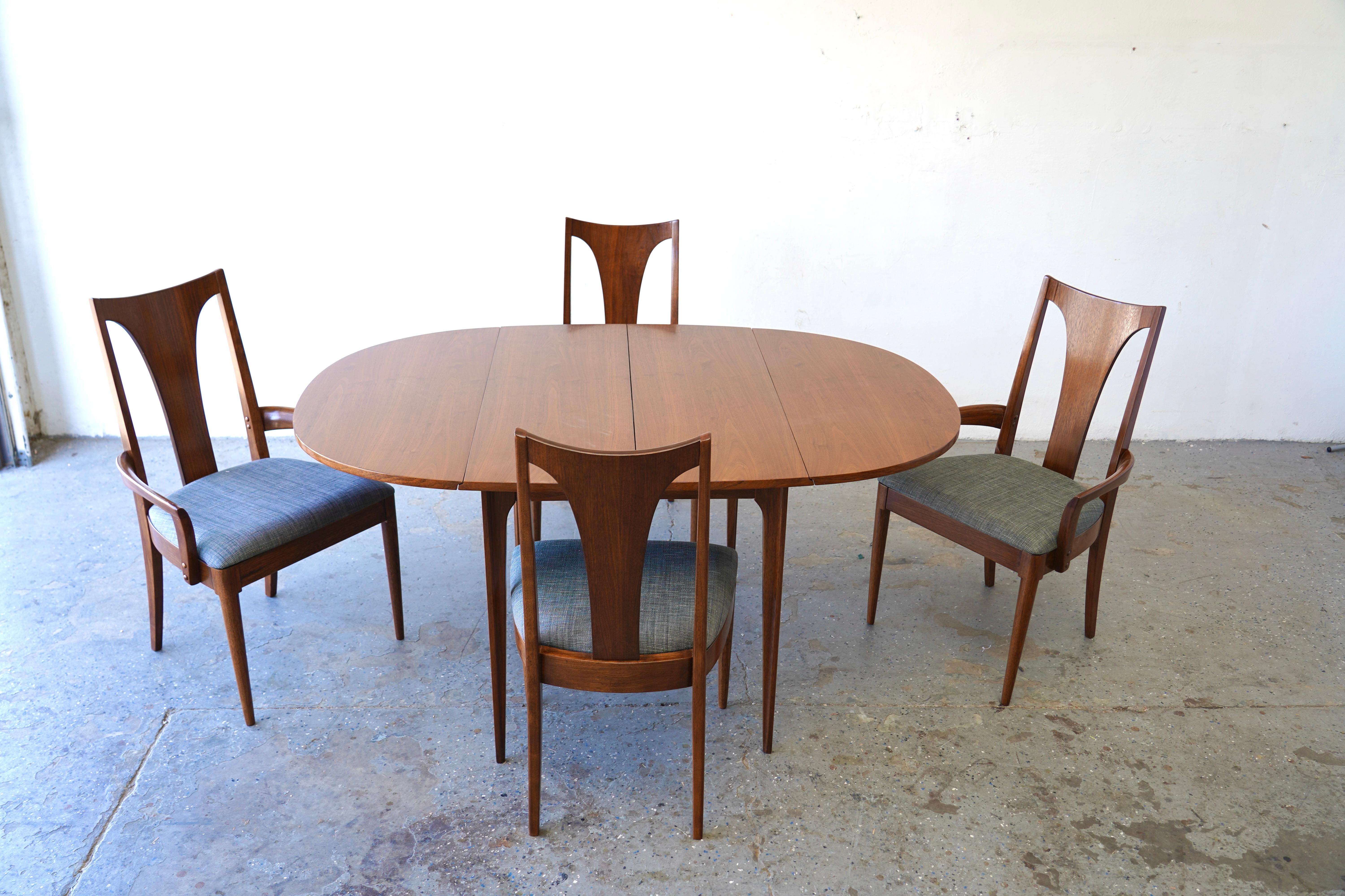 Set of 4 Pro Restored  Reupholstered MCM Broyhill Brasília Dining Chair For Sale 2