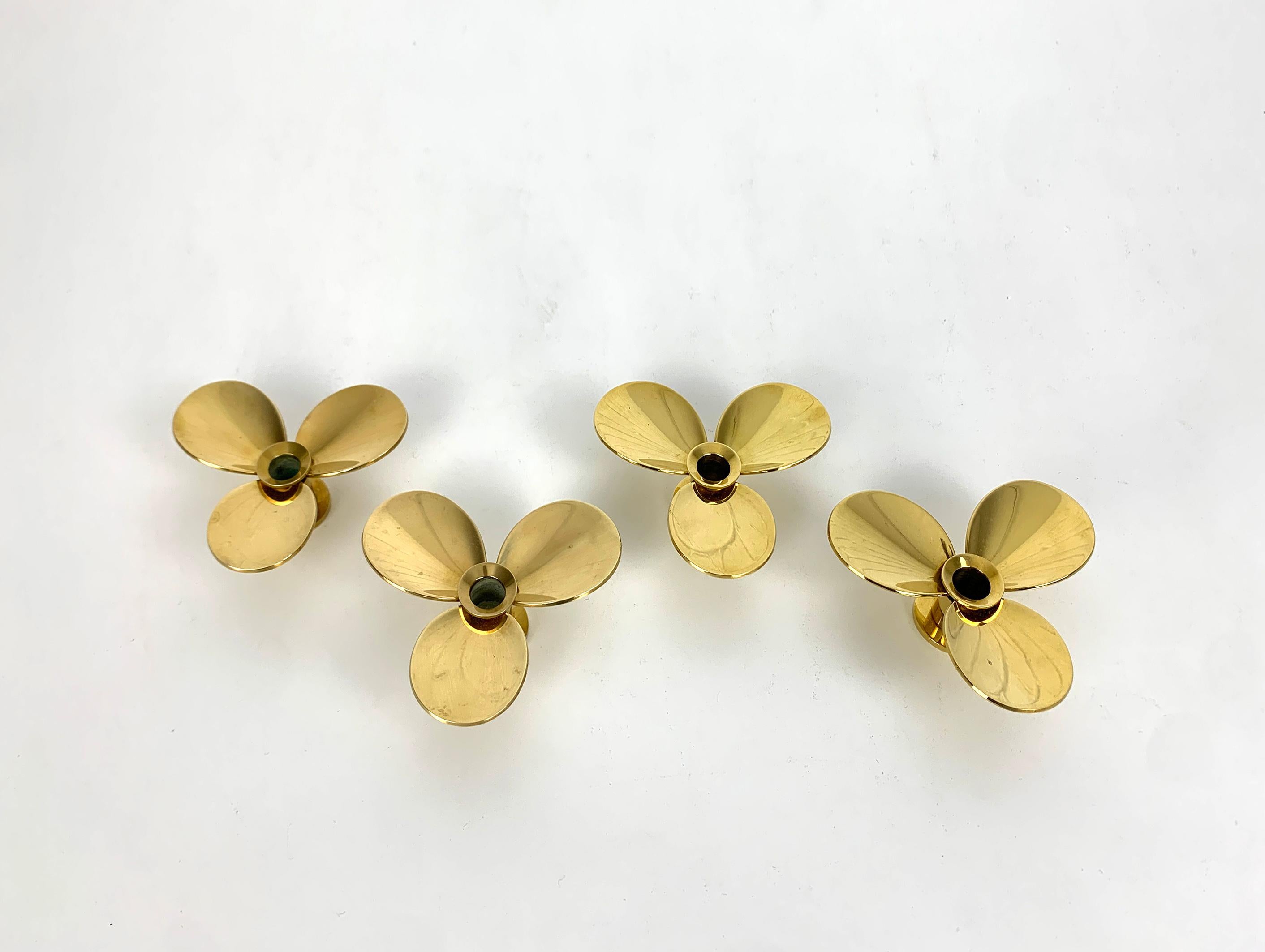 Set of 4 Propeller Candleholders in Brass, Pierre Forssell Skultuna Sweden 1960s 2