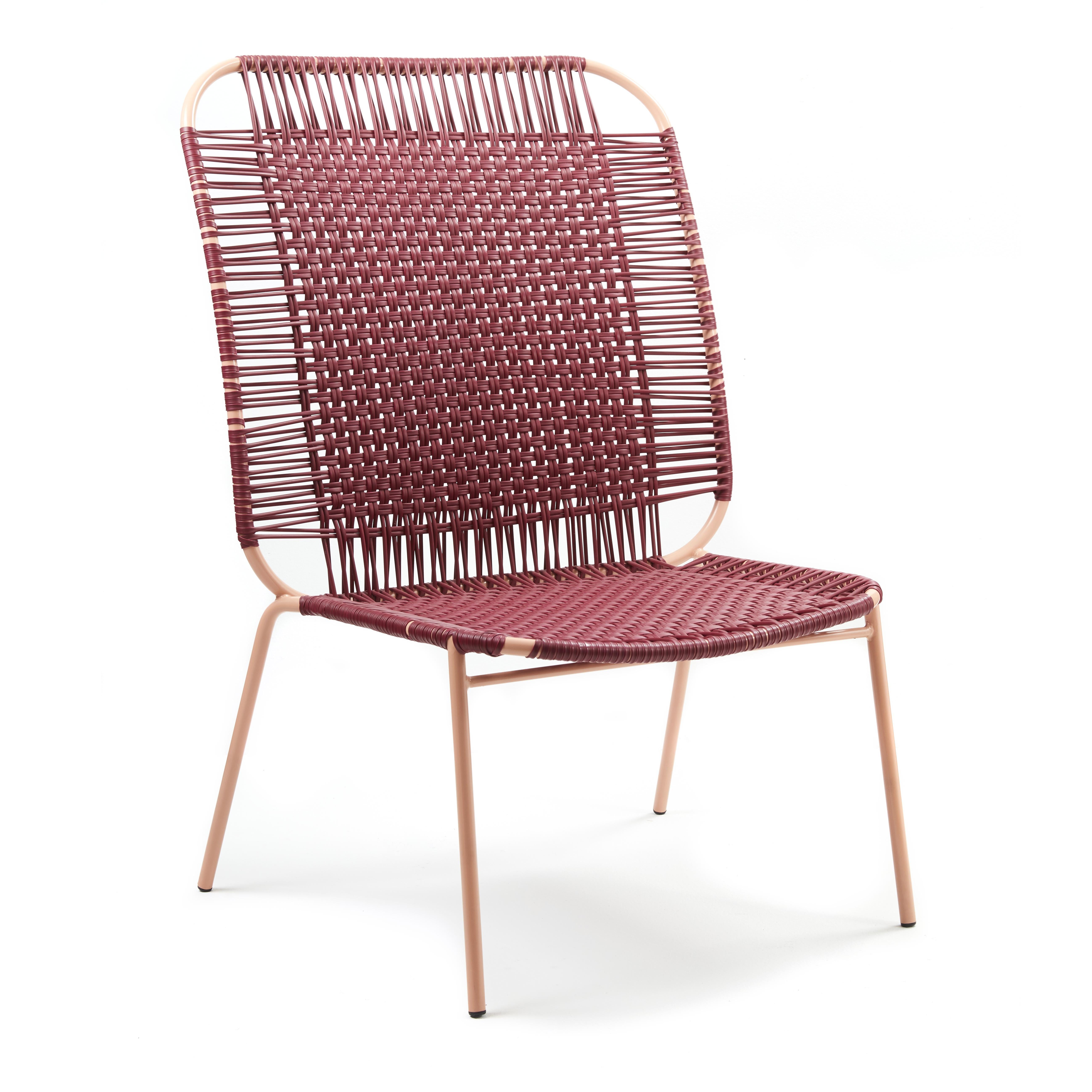 Lot de 4 chaises hautes de salon Purple Cielo de Sebastian Herkner
Matériaux : Tubes d'acier galvanisés et revêtus de poudre. Les cordes en PVC sont fabriquées à partir de plastique recyclé.
Technique : Fabriqué à partir de plastique recyclé et