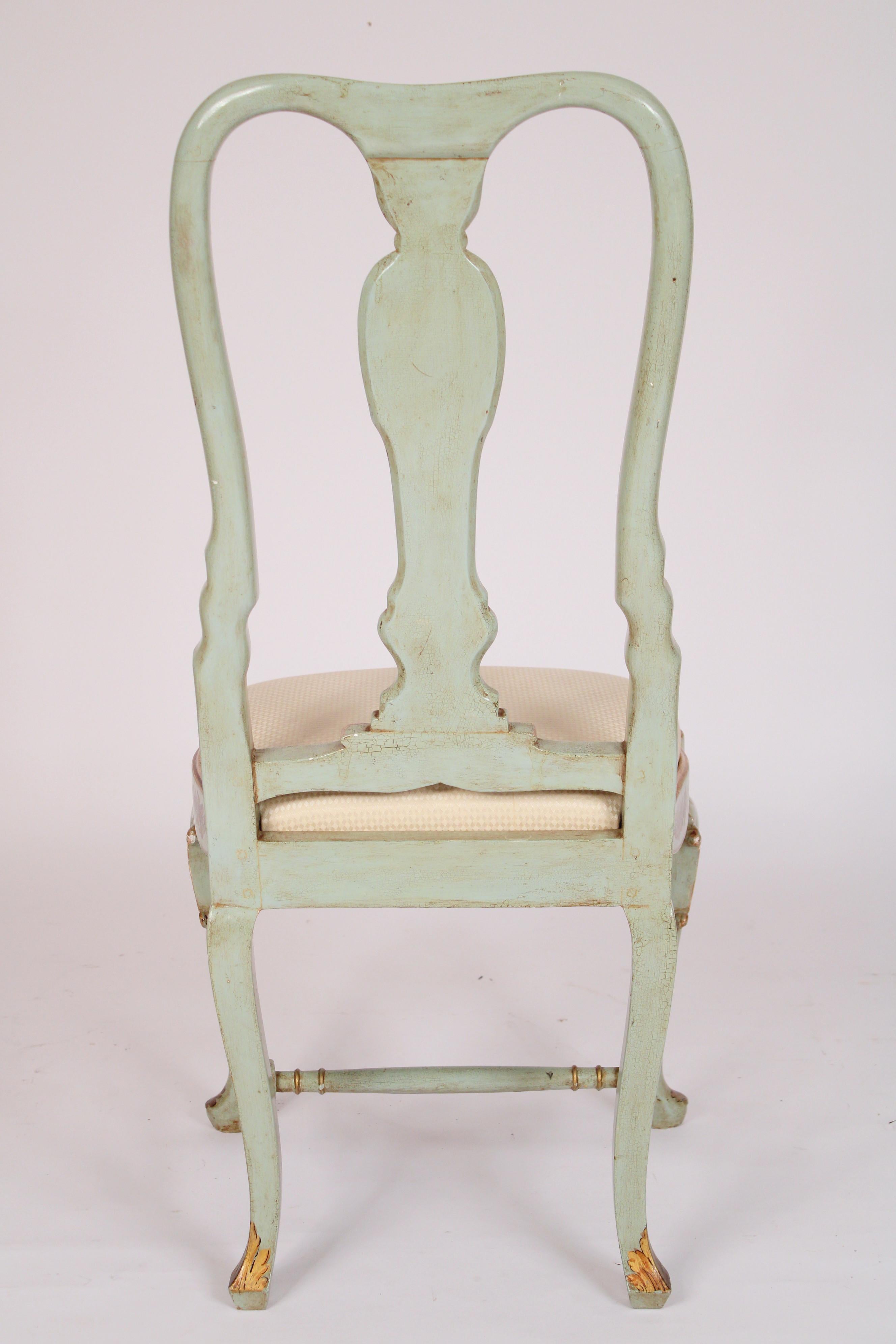 Satz von 4 Queen Anne Stil Chinoiserie dekoriert Side Chairs (Blattsilber) im Angebot