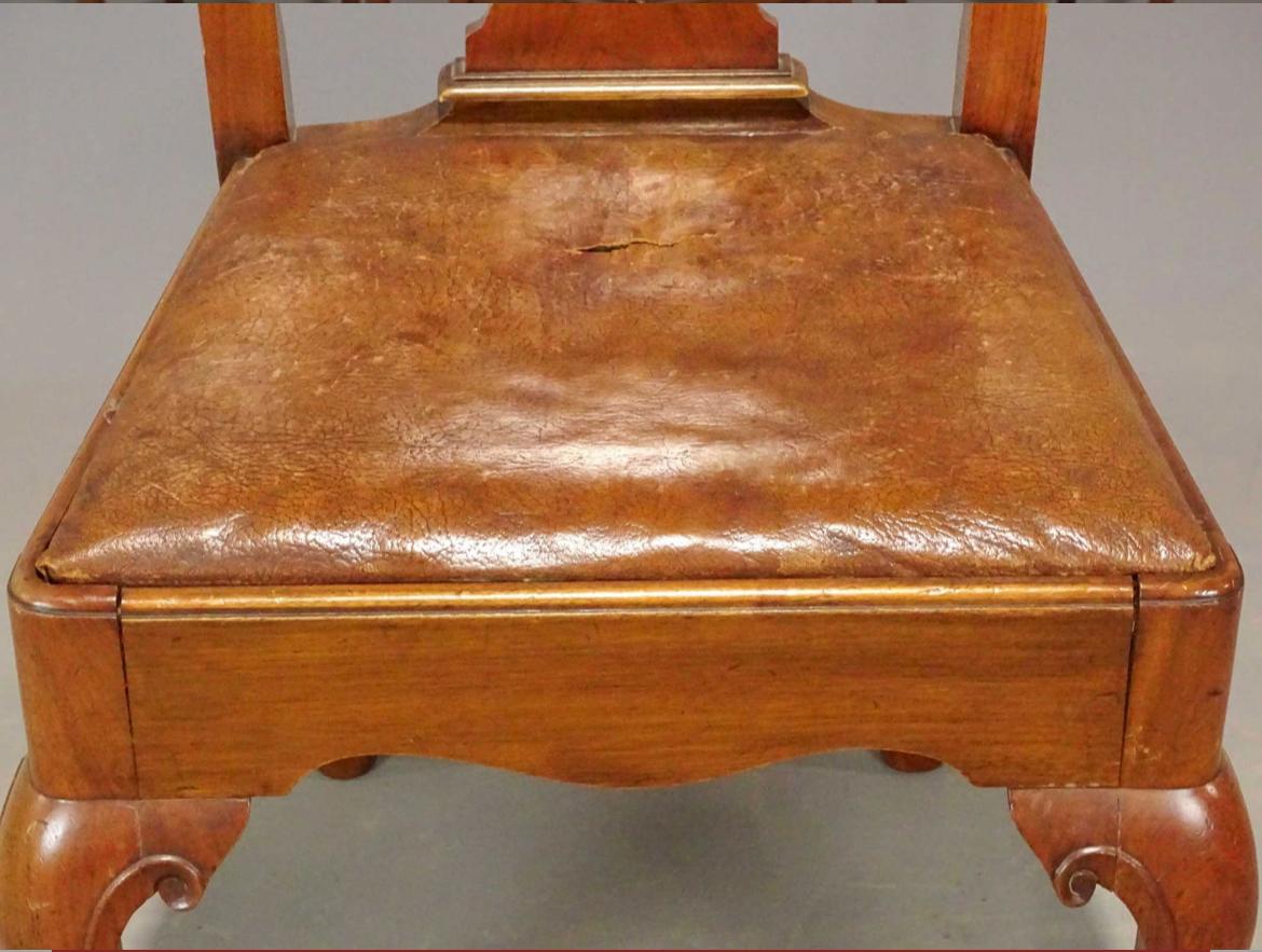 Ensemble de 4 chaises de salle à manger de style Queen Anne Bon état - En vente à Doylestown, PA
