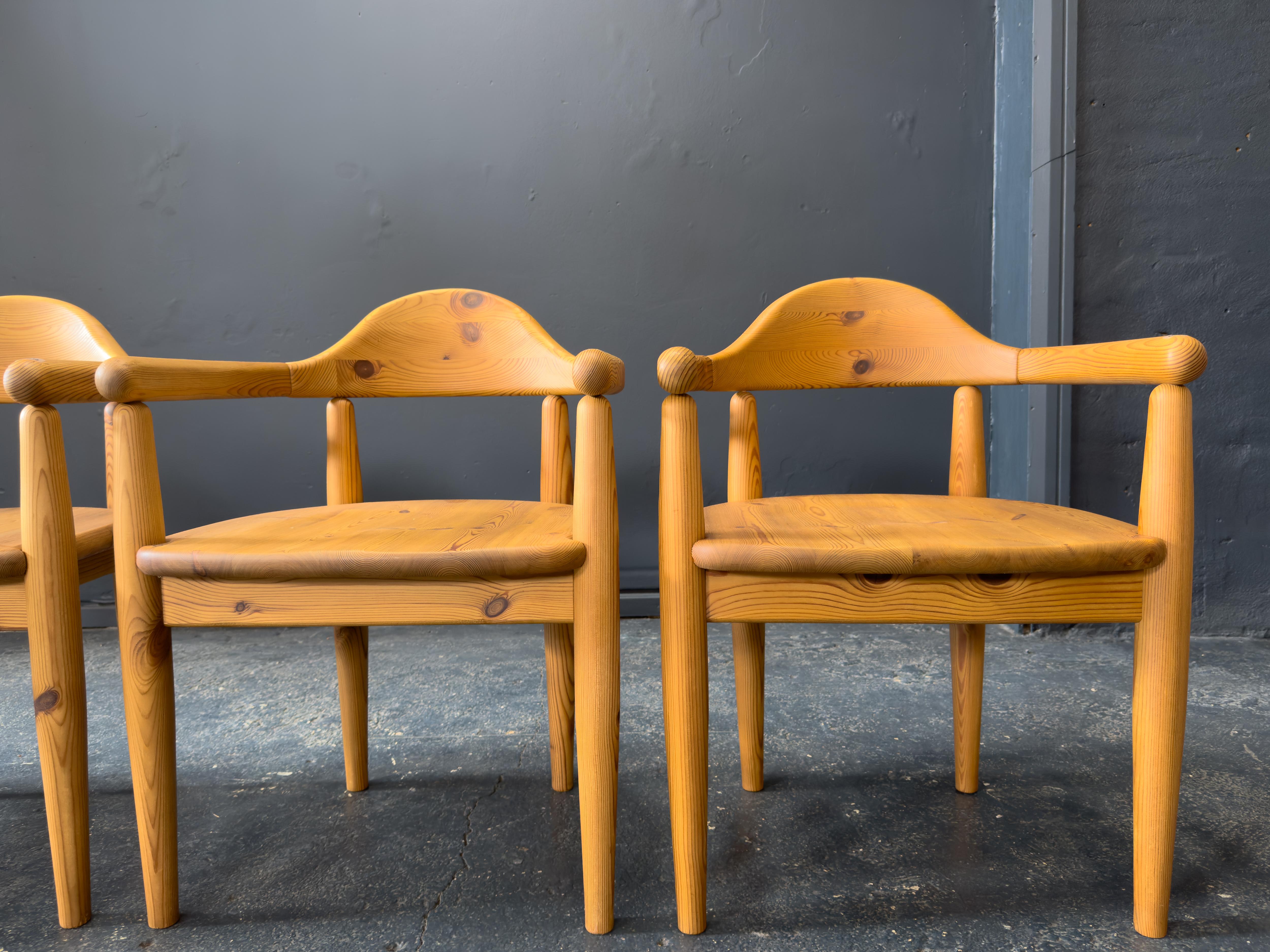 Pin Ensemble de 4 chaises de salle à manger Rainer Daumiller en pin massif en vente
