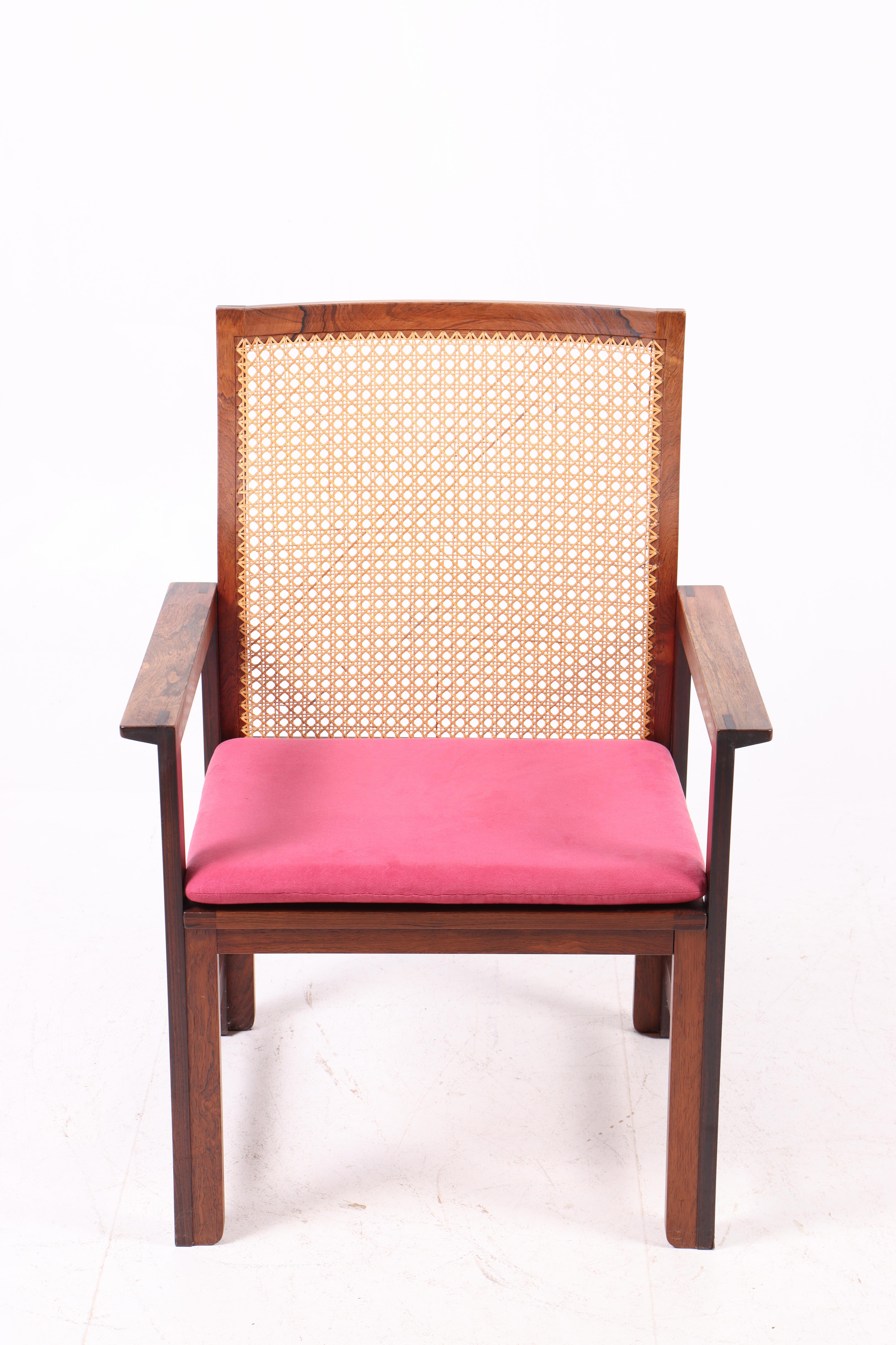 Juego de 4 raros sillones Arne Karlsen de palisandro macizo con caña francesa, años 60 en venta 1