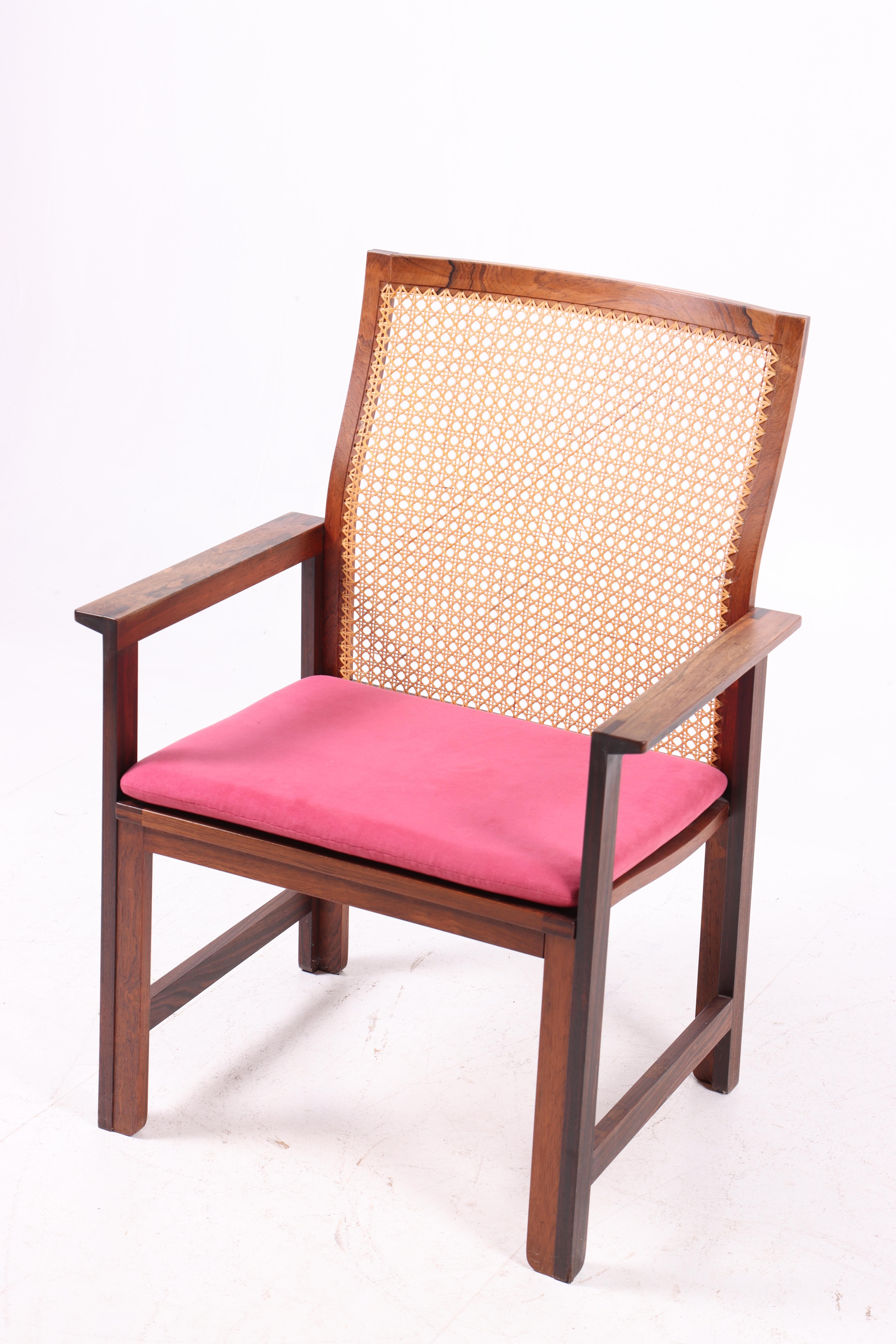 Juego de 4 raros sillones Arne Karlsen de palisandro macizo con caña francesa, años 60 en venta 2