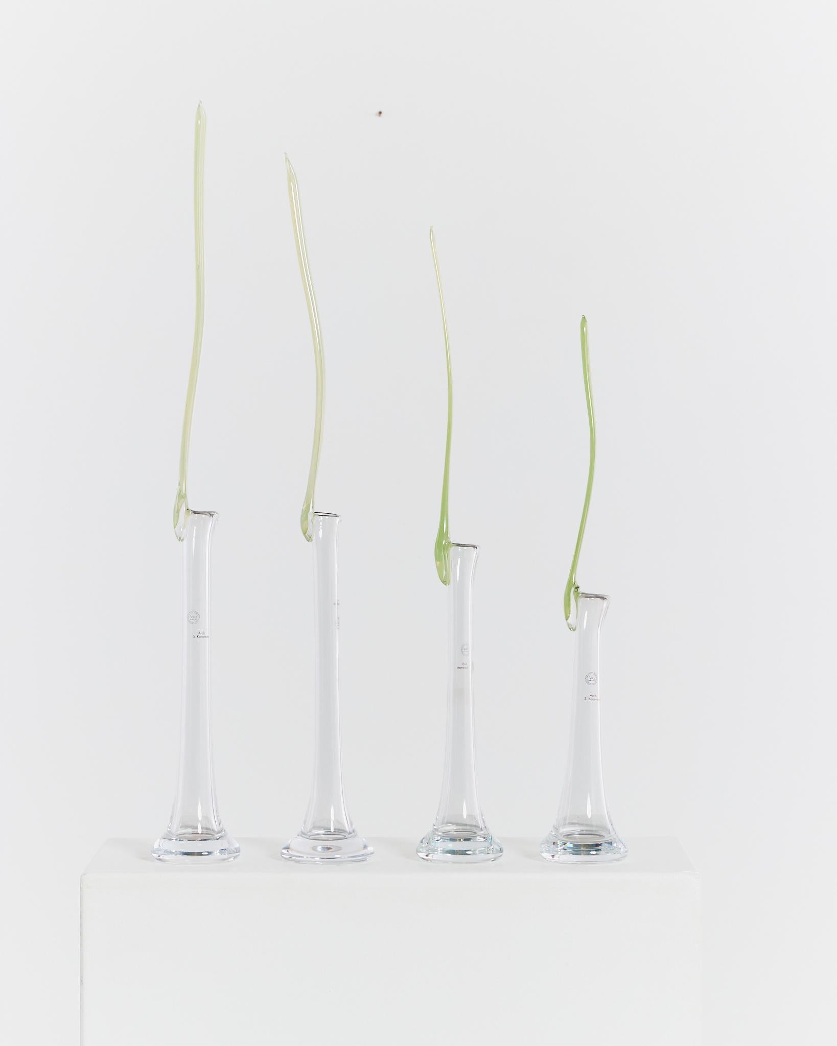 Italiano Set di 4 rari vasi in vetro soffiato a mano Soliflores ikebana di Shiro Kuramata in vendita
