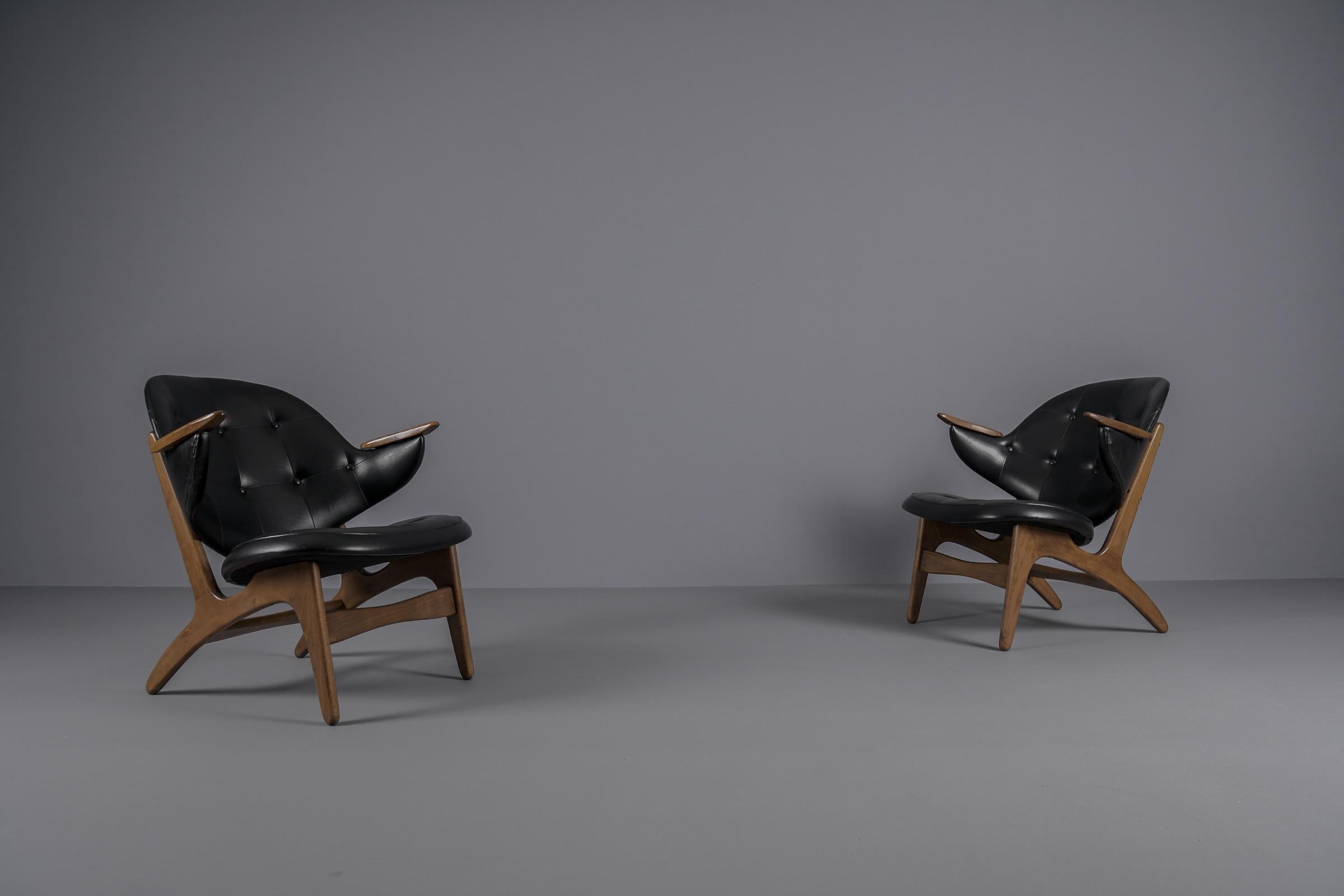 Satz von 4 seltenen dänischen Easy Chairs, Modell 33, entworfen von Carl Edward Matthes, 1950er Jahre (Kunstleder) im Angebot