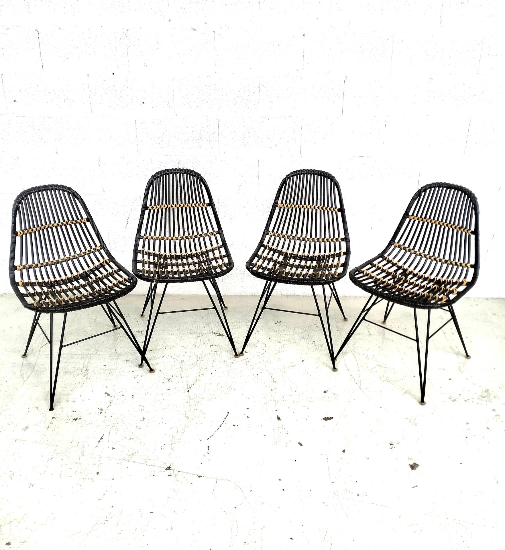Mid-Century moderno Set di 4 sedie in rattan e metallo dal design anni '60 in vendita