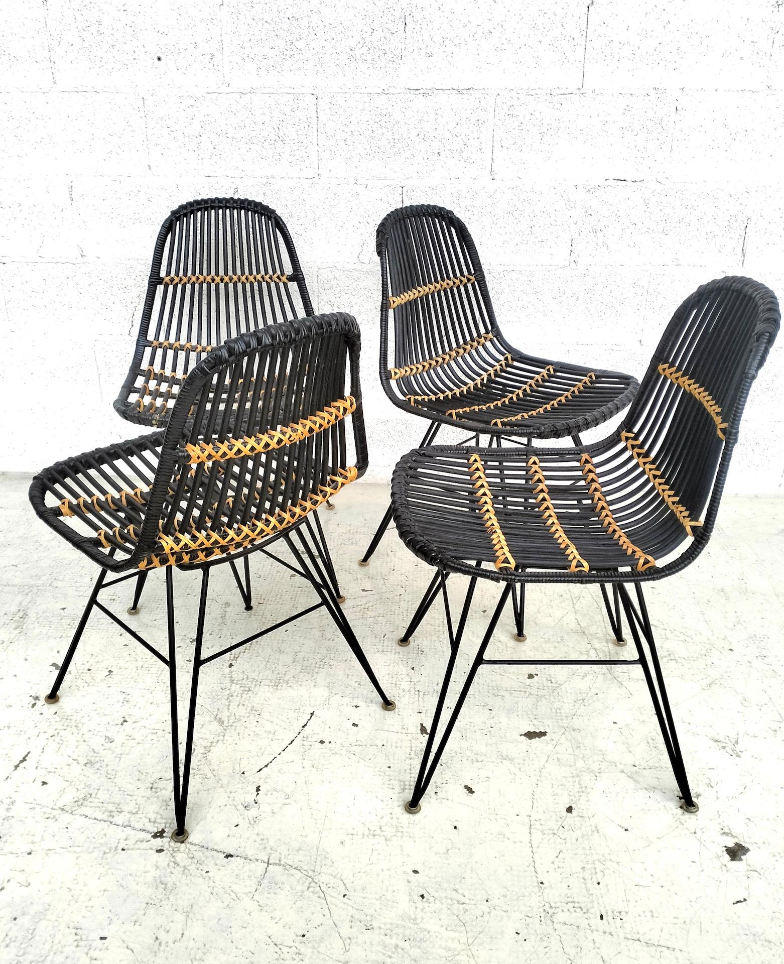 Italiano Set di 4 sedie in rattan e metallo dal design anni '60 in vendita