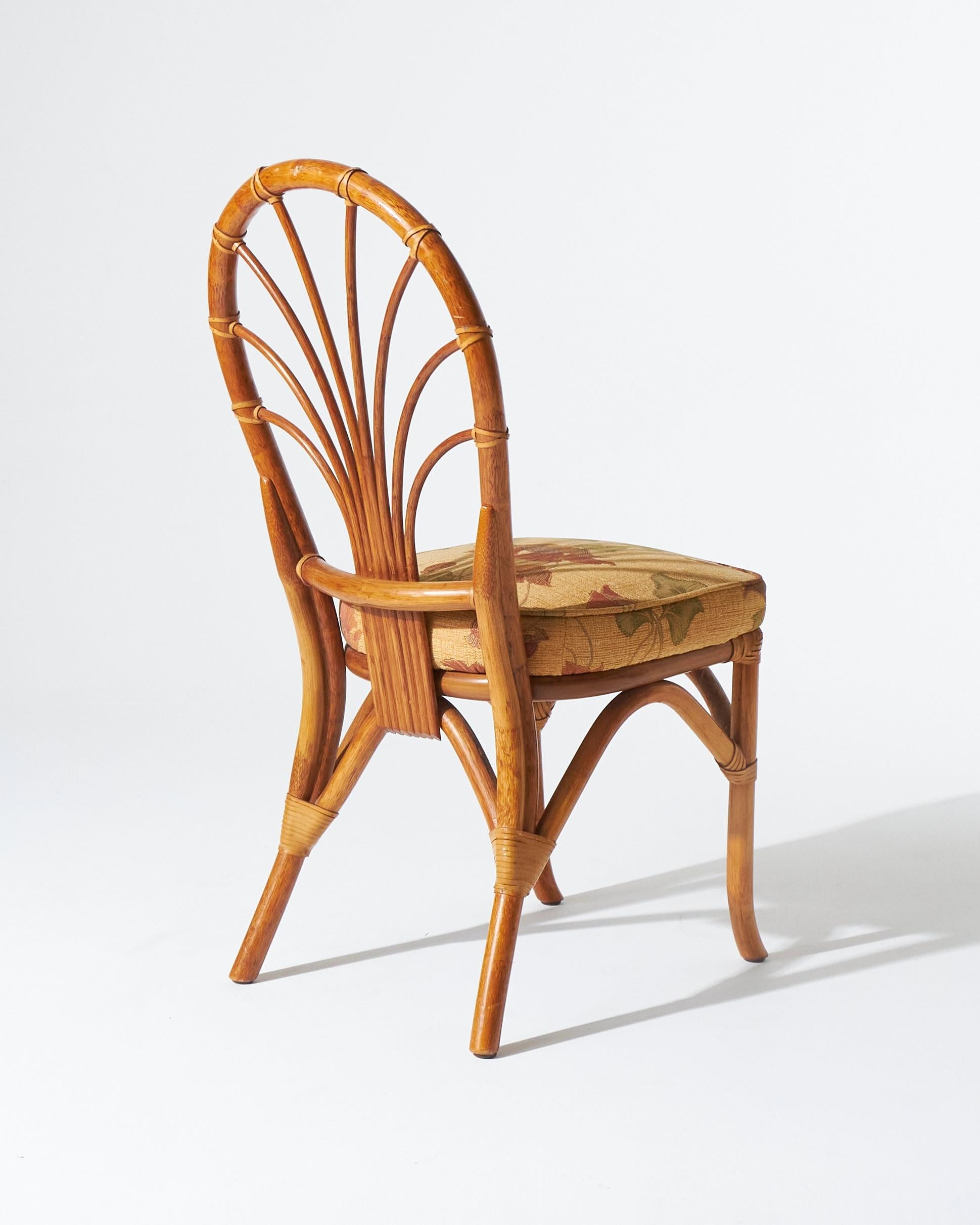 Lot de 4 chaises en rotin avec revêtement en tissu floral en vente 1