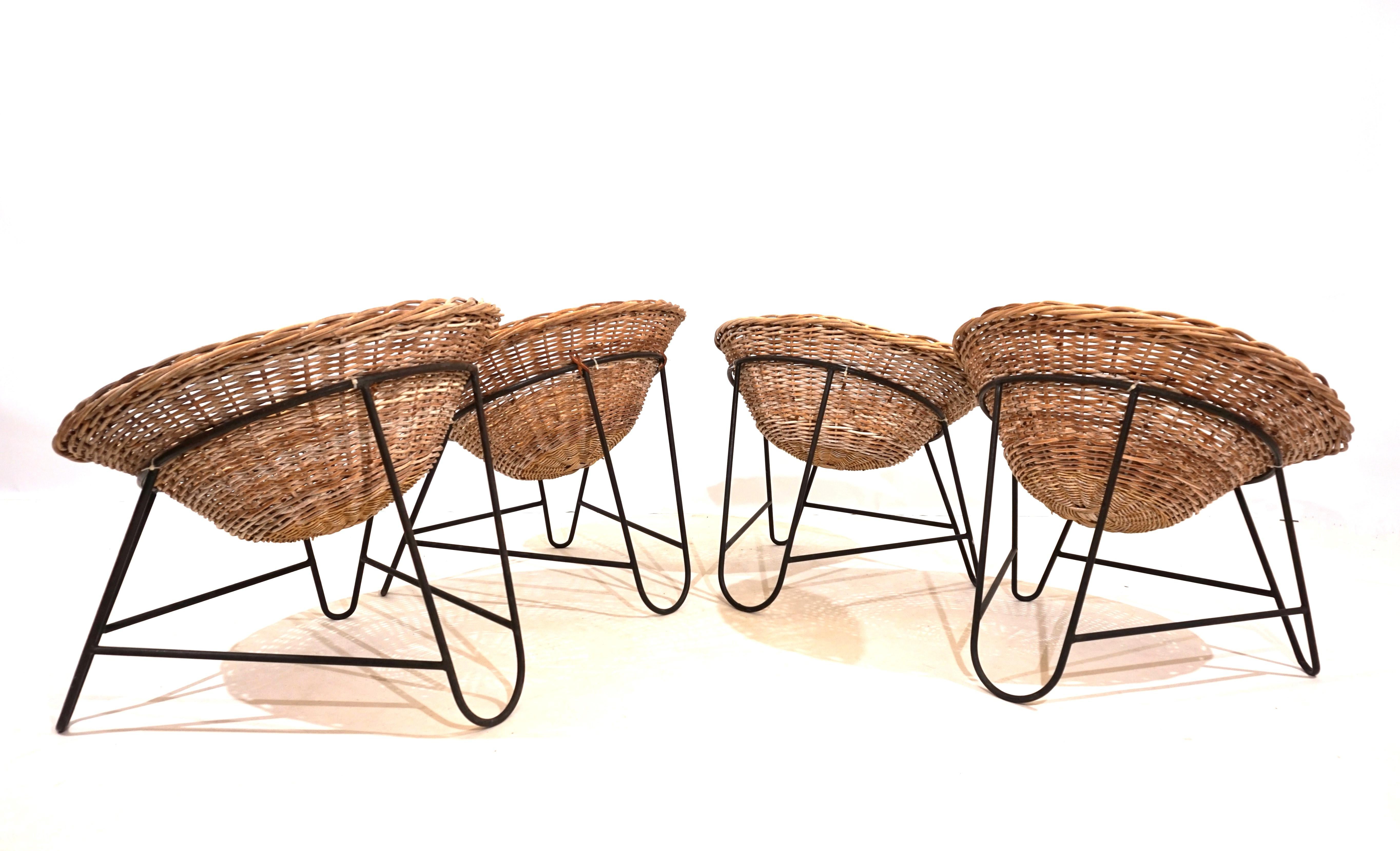 Mid-Century Modern Set of 4 rattan pod chairs 60s For Sale