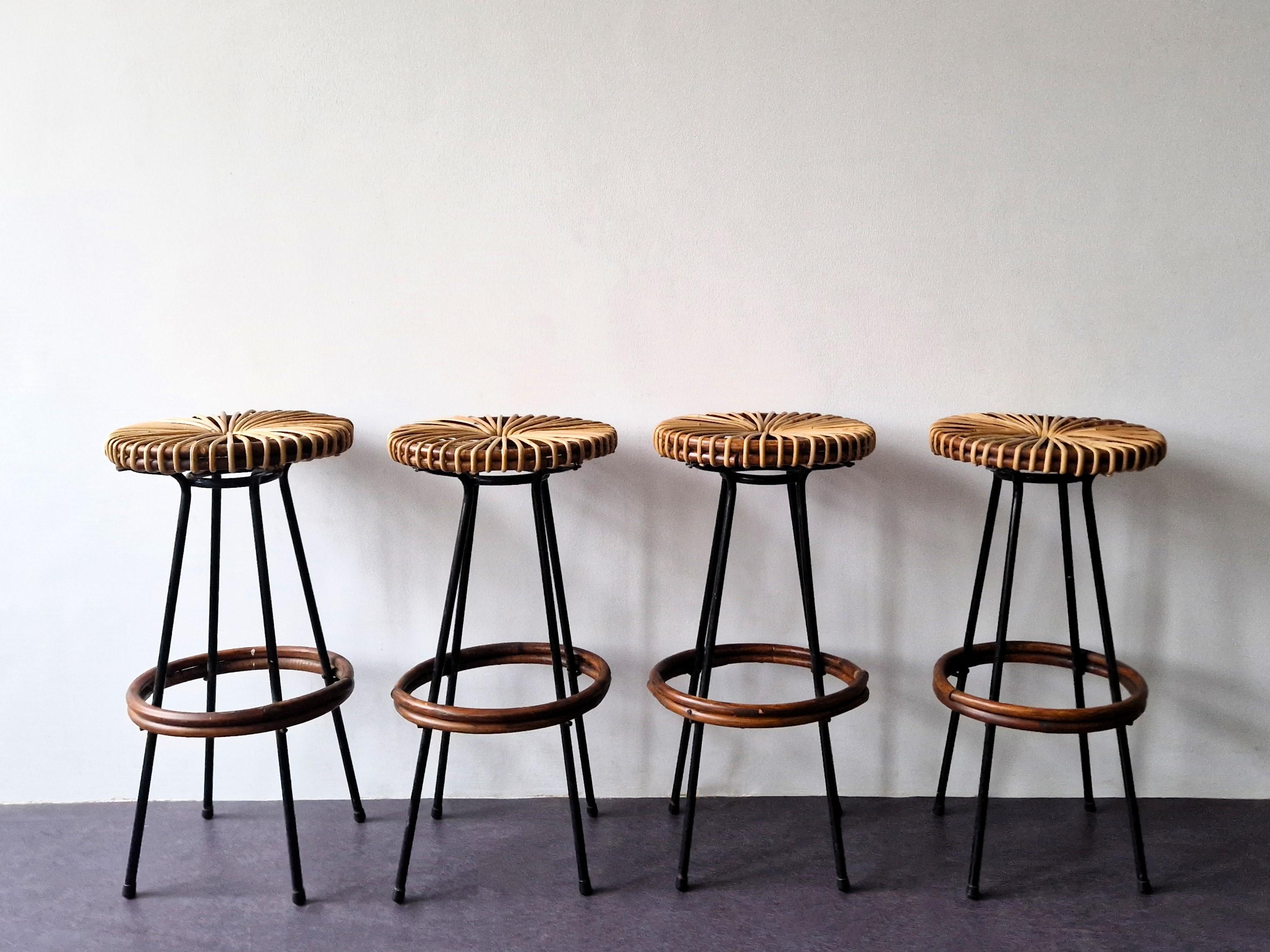 These bar stools were made bij Rohé Noordwolde in the 1960's. We have a set of 4 available. They have a black lacquered metal frame with a rattan seat and footring. The black laquered frame gives a nice contrast to the rattan. These bar stools are