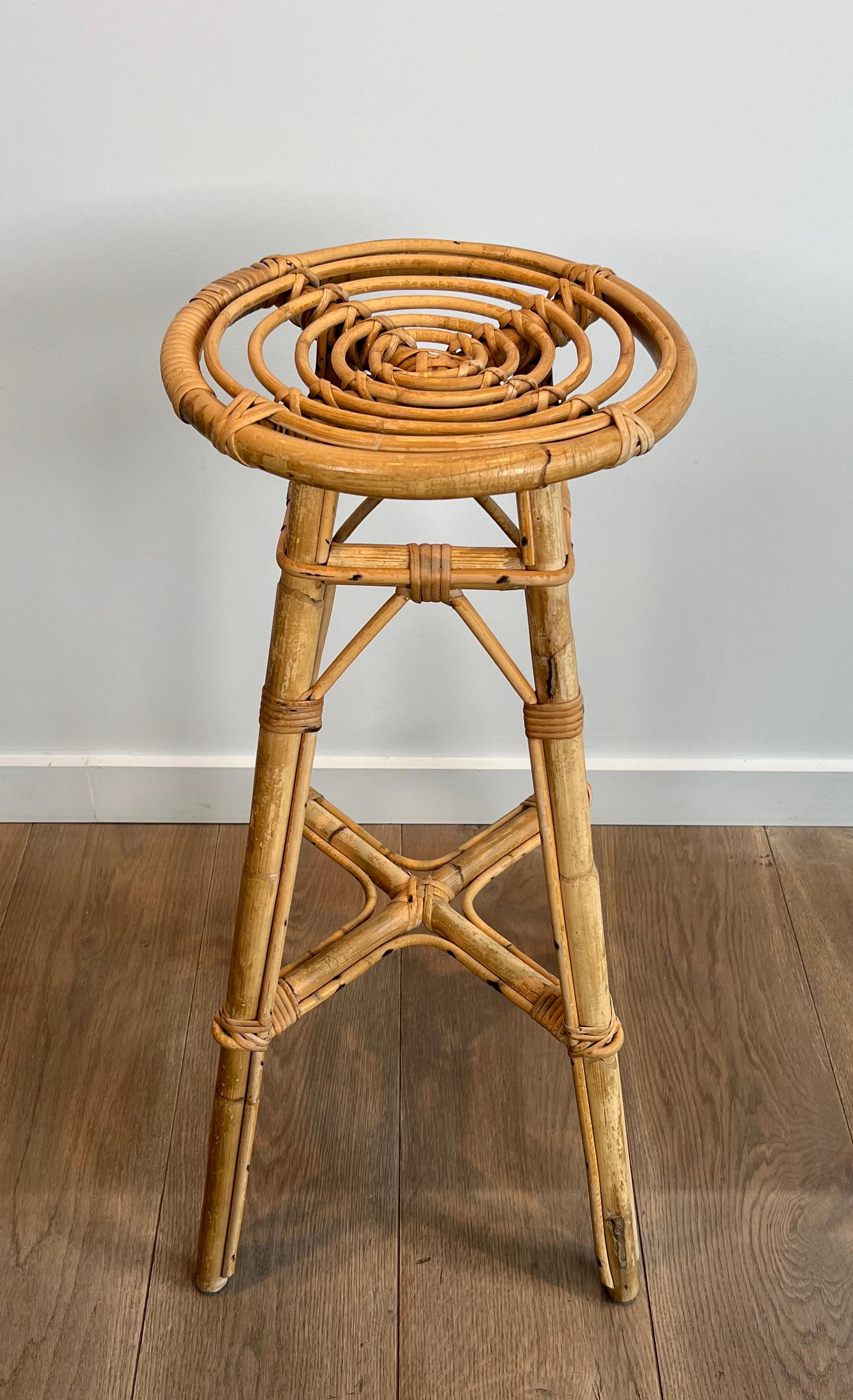 Set di 4 sgabelli in rattan. Francese. Circa 1970 in vendita 10