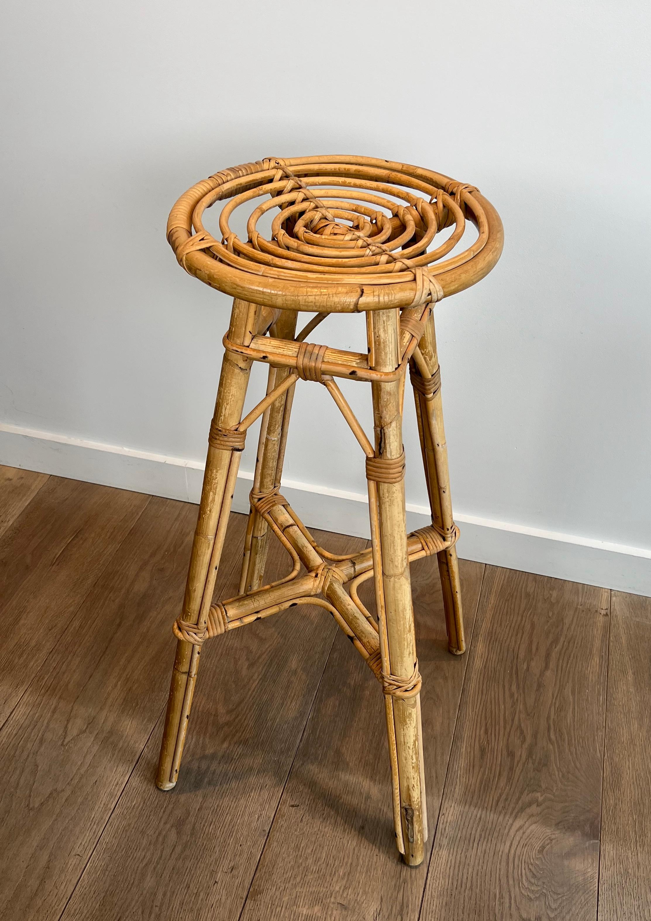 Set di 4 sgabelli in rattan. Francese. Circa 1970 in vendita 11