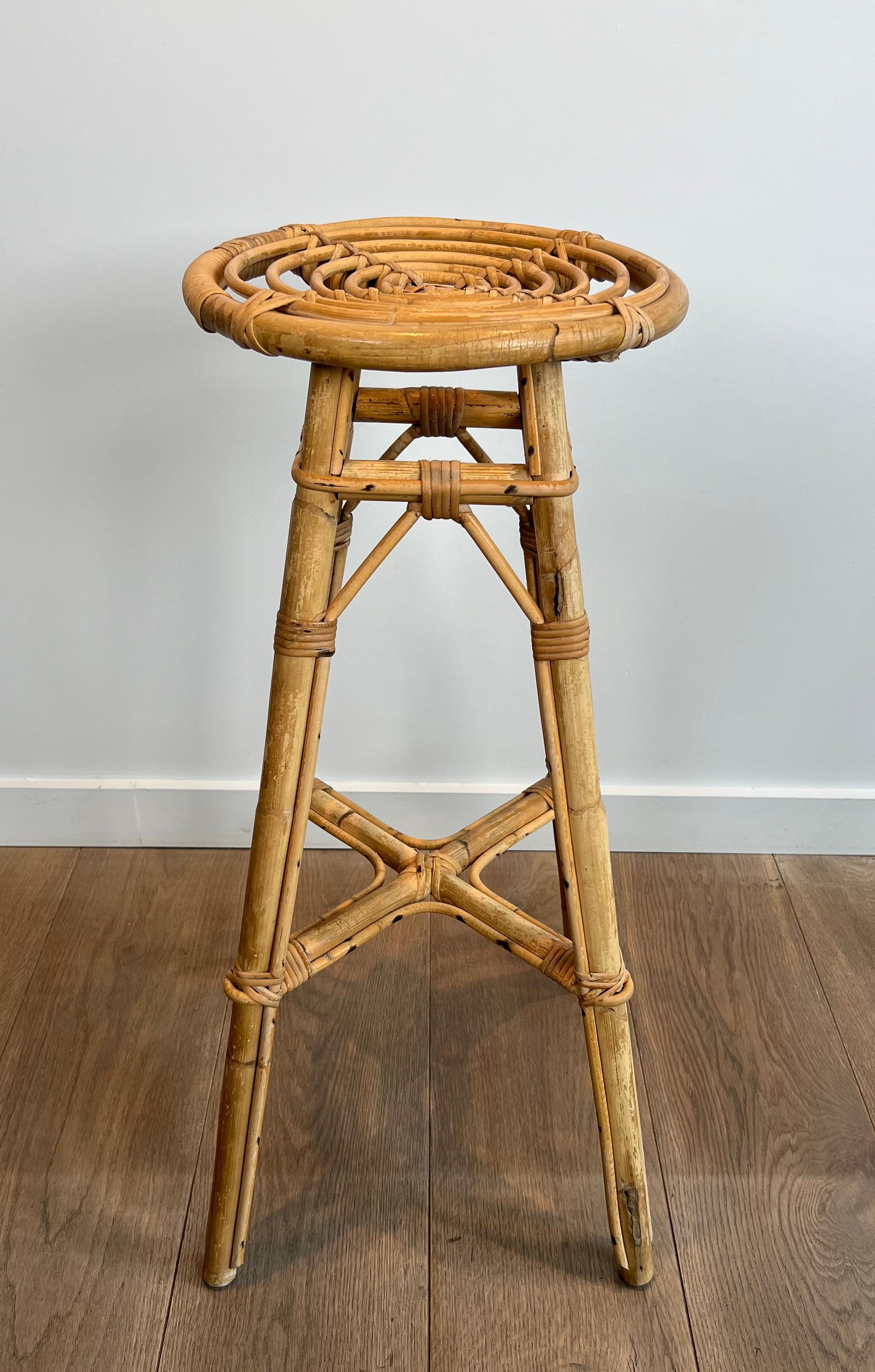 Set di 4 sgabelli in rattan. Francese. Circa 1970 In condizioni buone in vendita a Marcq-en-Barœul, Hauts-de-France