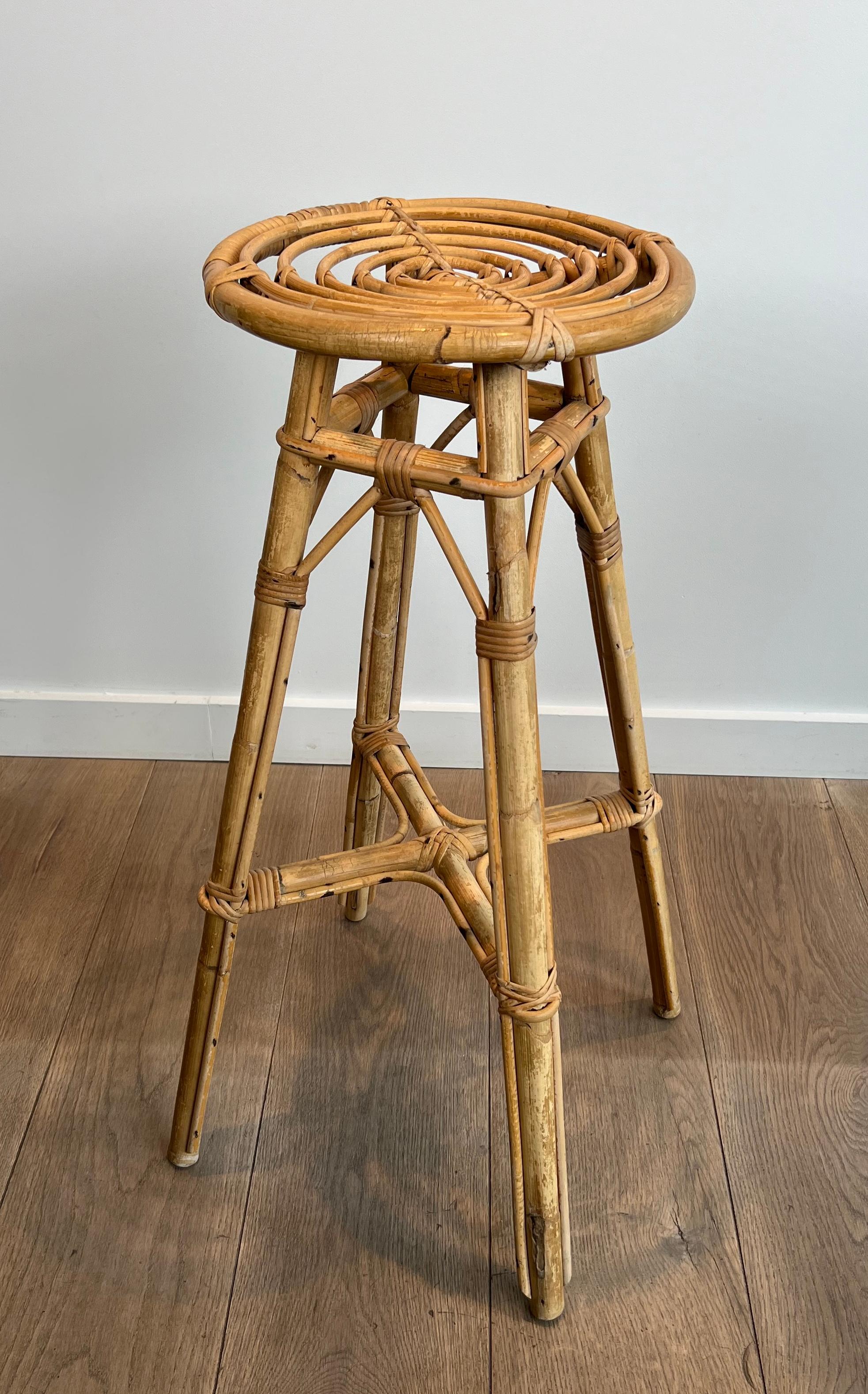 Fine XX secolo Set di 4 sgabelli in rattan. Francese. Circa 1970 in vendita