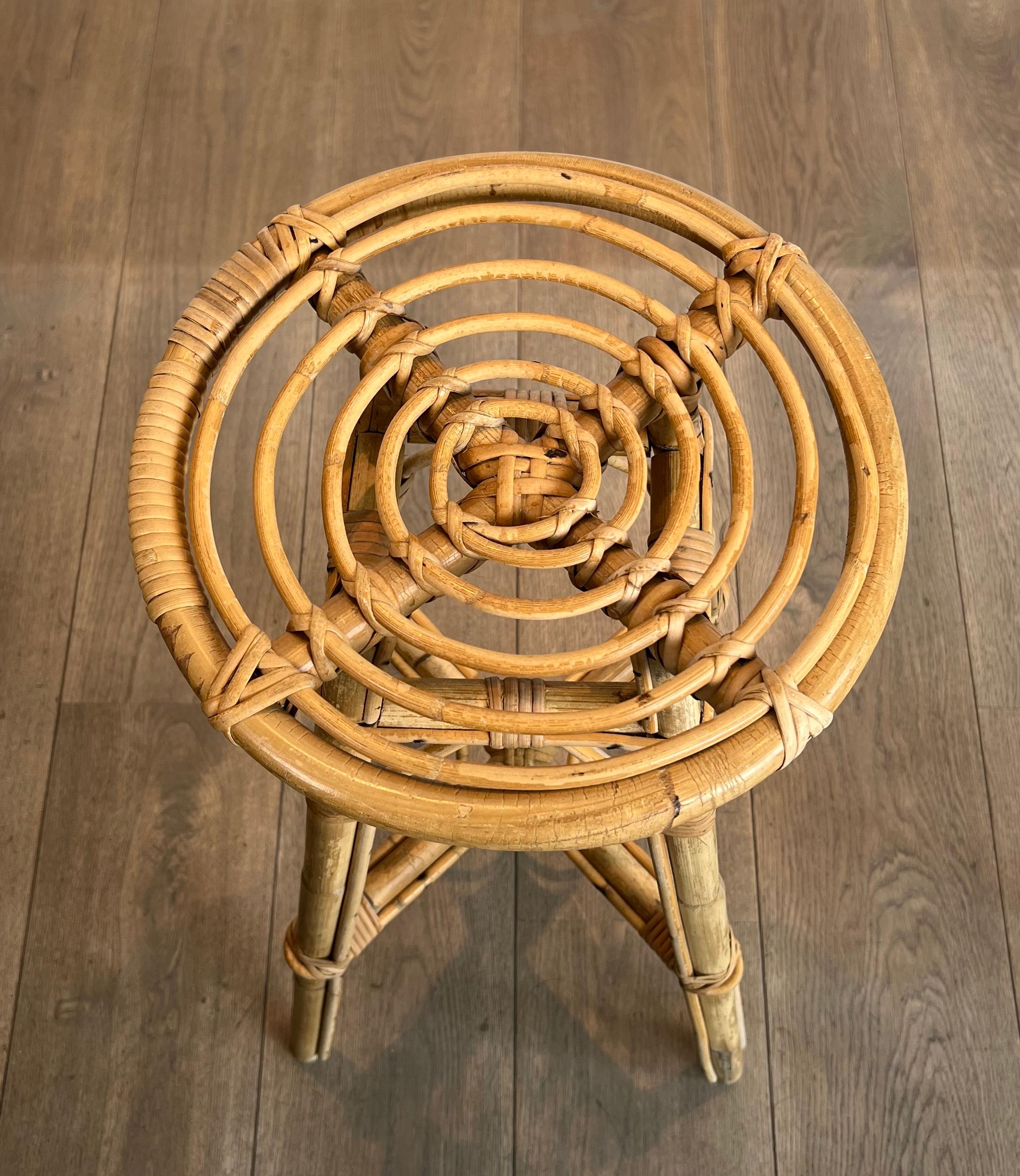 Set di 4 sgabelli in rattan. Francese. Circa 1970 in vendita 2