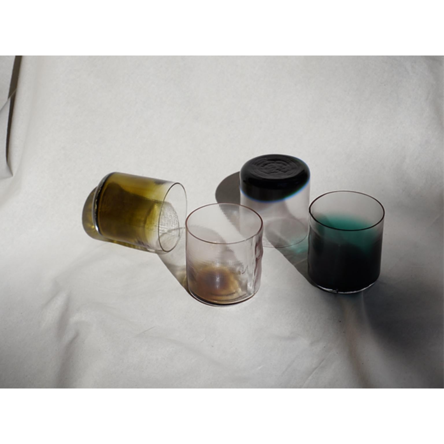 Juego de 4 Vasos Raw Forrest by Milena Kling
Piezas únicas.
Dimensiones: Ø 8 x A 9 cm. 
Materiales: Cristal soplado a boca.

Disponibles individualmente y en juegos de cuatro vasos. Hay disponibles diferentes opciones de color. Póngase en contacto