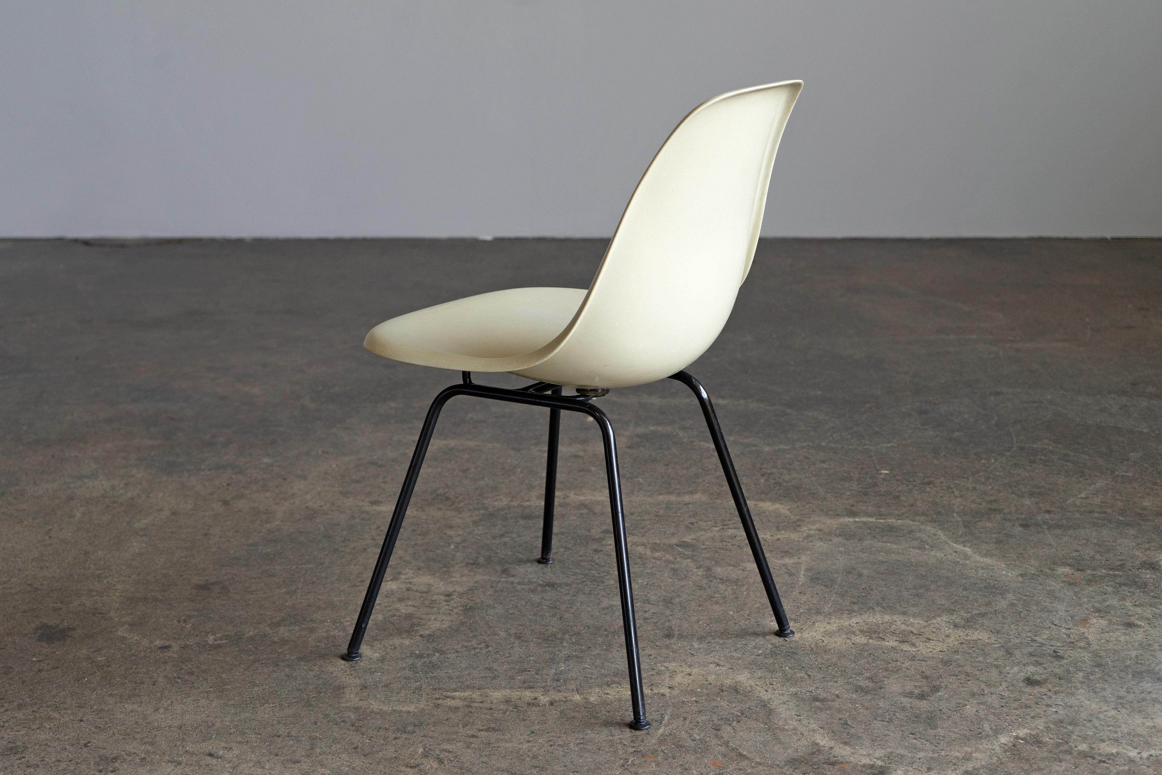 Ensemble de 4 chaises d'appoint Ray & Charles Eames en fibre de verre Herman Miller / Vitra, années 1960 en vente 2