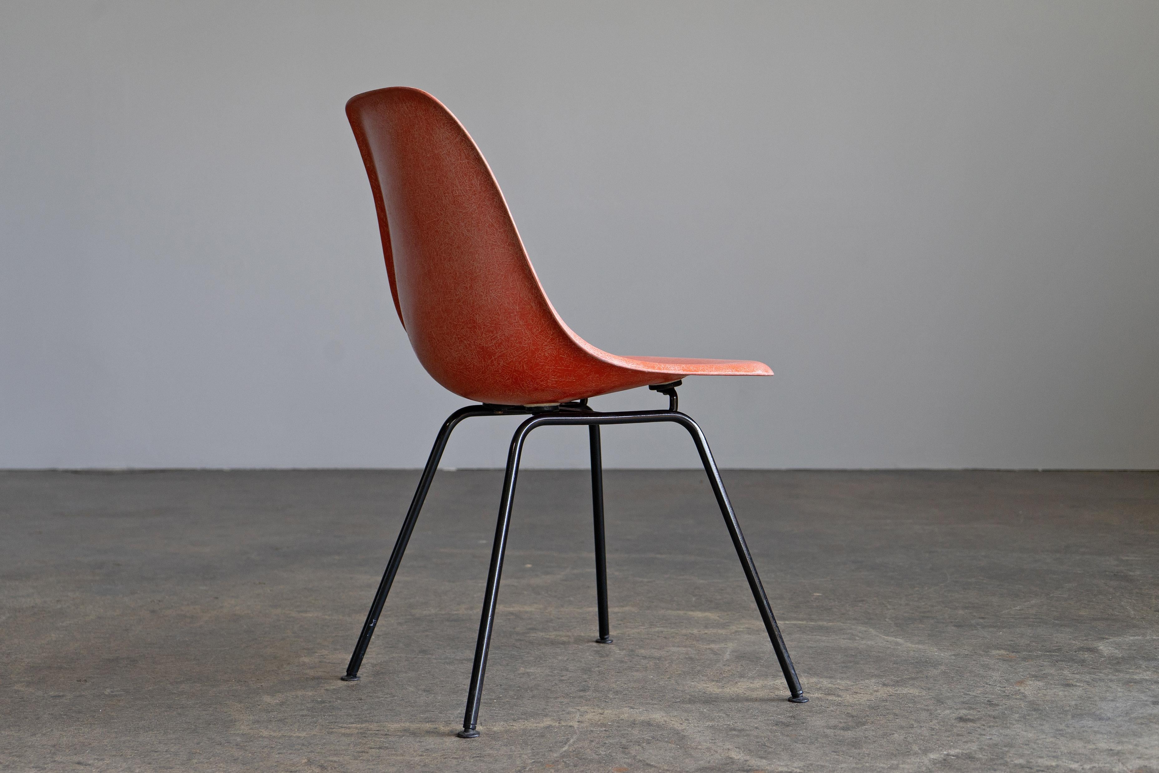 Acier Ensemble de 4 chaises d'appoint Ray & Charles Eames en fibre de verre Herman Miller / Vitra, années 1960 en vente