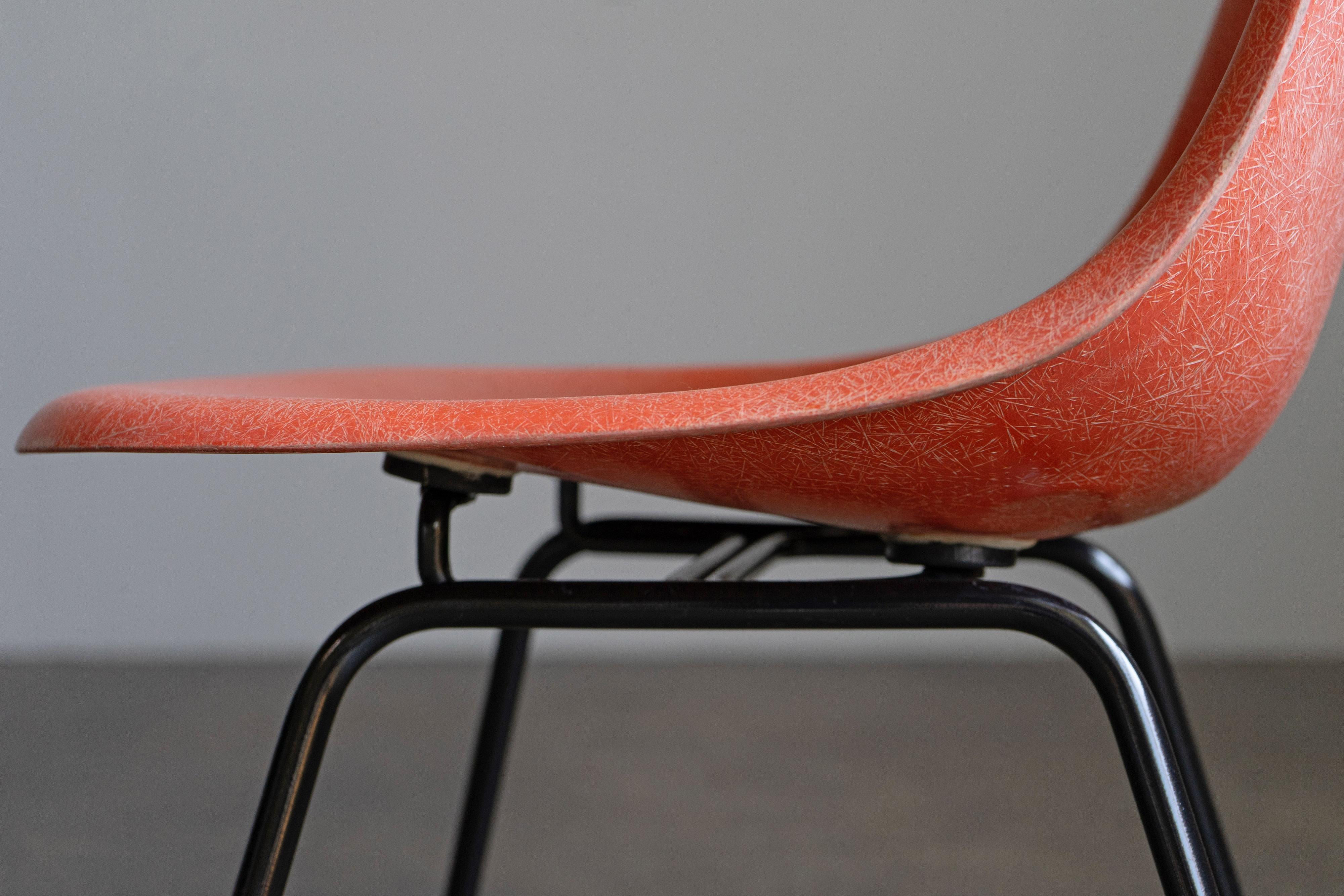 Ensemble de 4 chaises d'appoint Ray & Charles Eames en fibre de verre Herman Miller / Vitra, années 1960 en vente 1