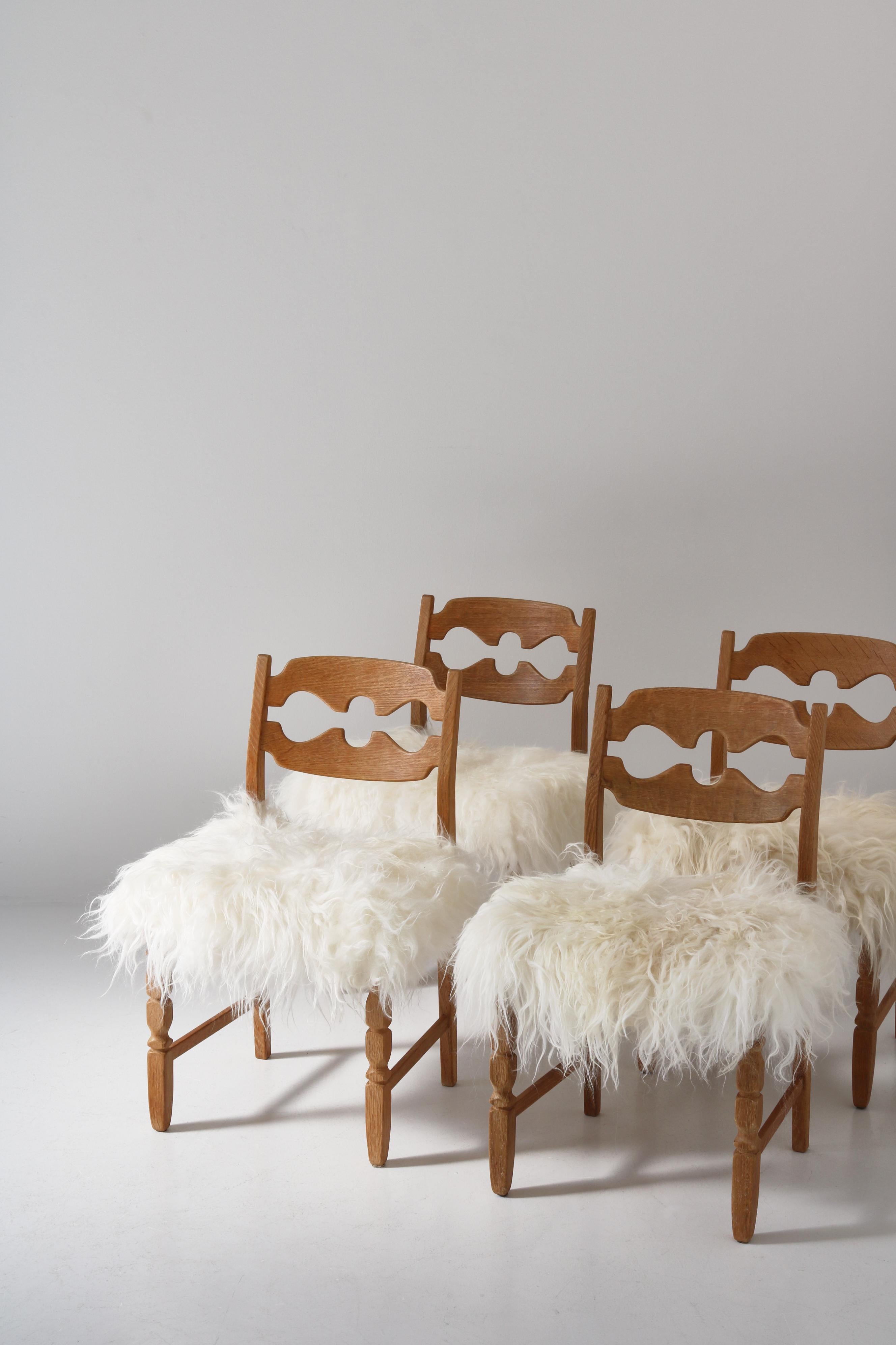 Danois Ensemble de 4 chaises de salle à manger Razor Blade en chêne et peau de mouton par Henry Kjærnulf, Danemark en vente