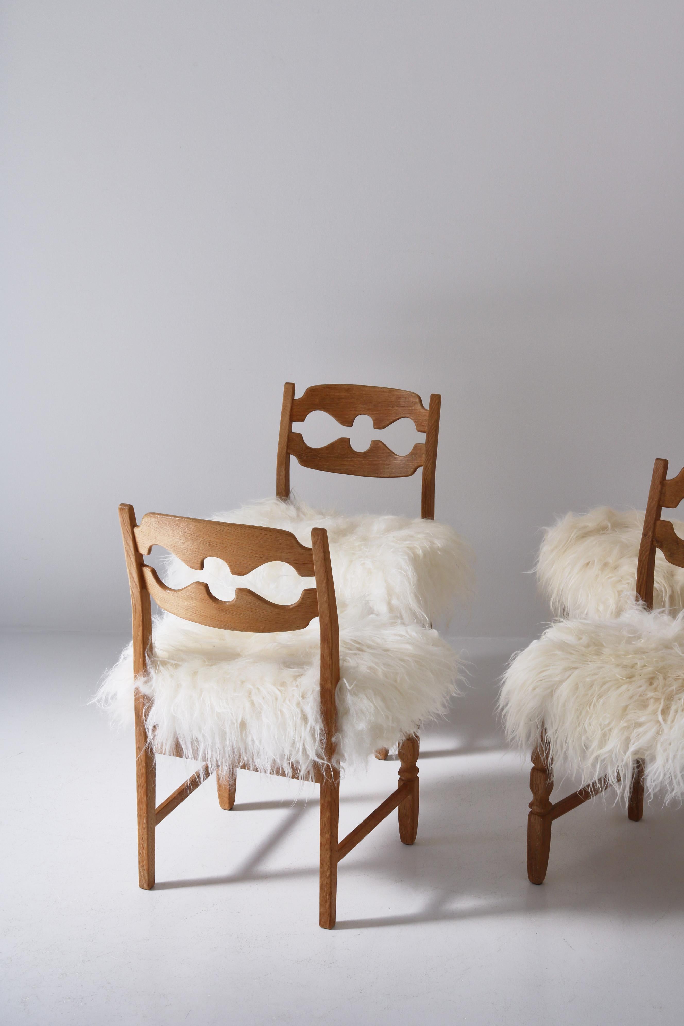 Ensemble de 4 chaises de salle à manger Razor Blade en chêne et peau de mouton par Henry Kjærnulf, Danemark Bon état - En vente à Odense, DK