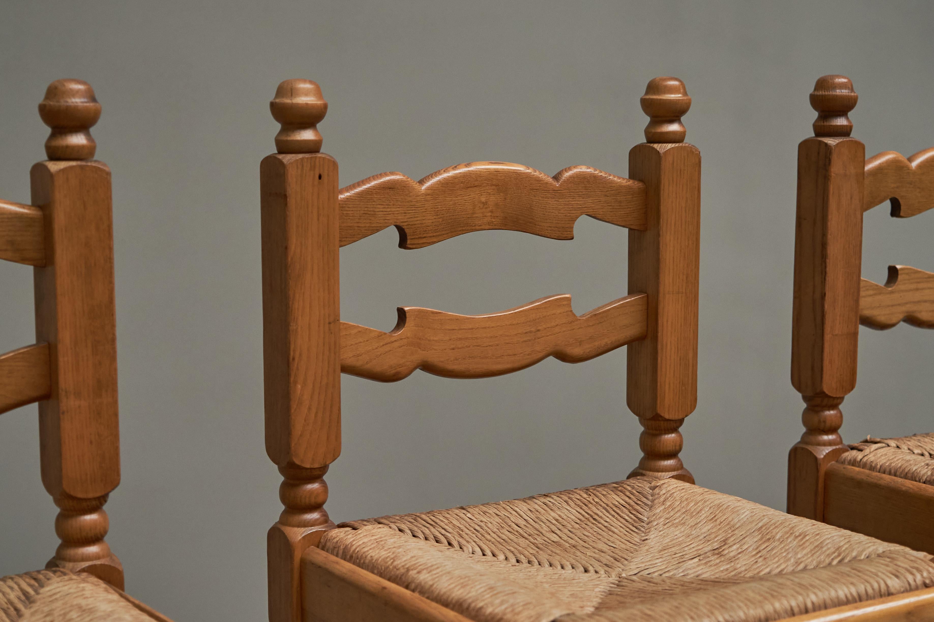 Hand-Crafted Set of 4 Razorblade Bar Stools in Solid Oak and Rush 1960s For Sale