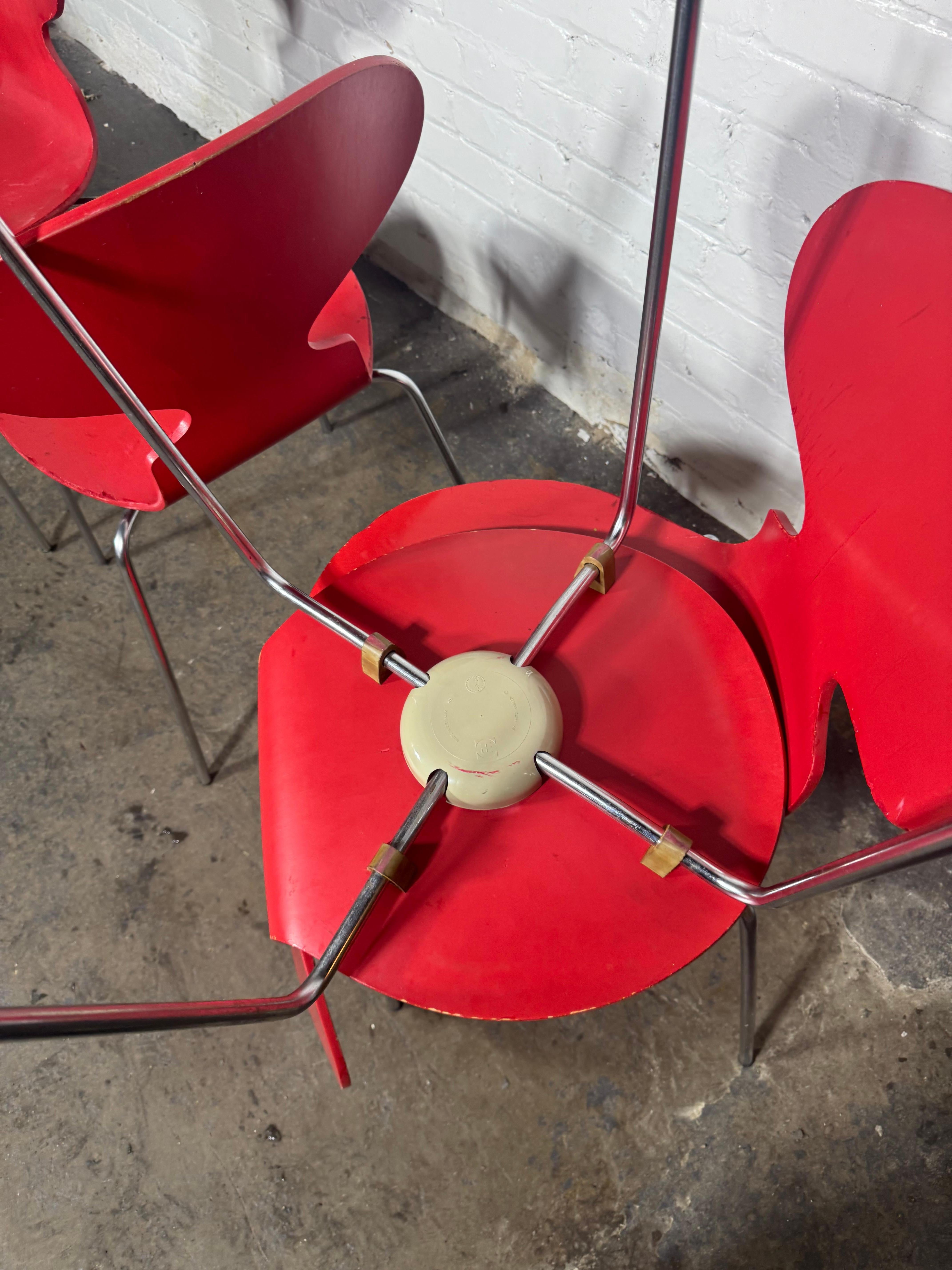 Satz von 4 roten Arne Jacobsen Geweihstühlen für Fritz Hansen, 1973, Dänemark im Angebot 3