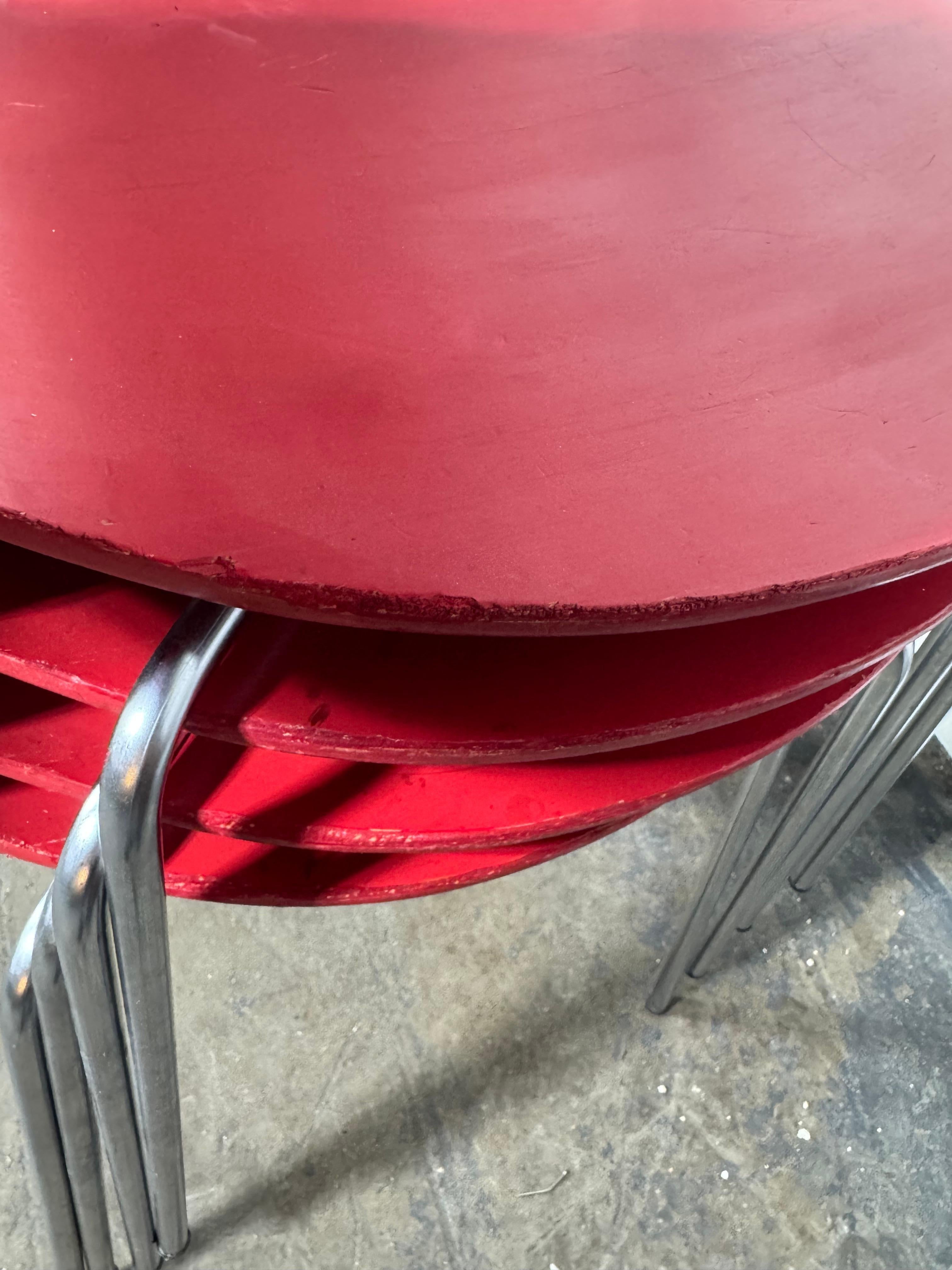 Satz von 4 roten Arne Jacobsen Geweihstühlen für Fritz Hansen, 1973, Dänemark (Lackiert) im Angebot