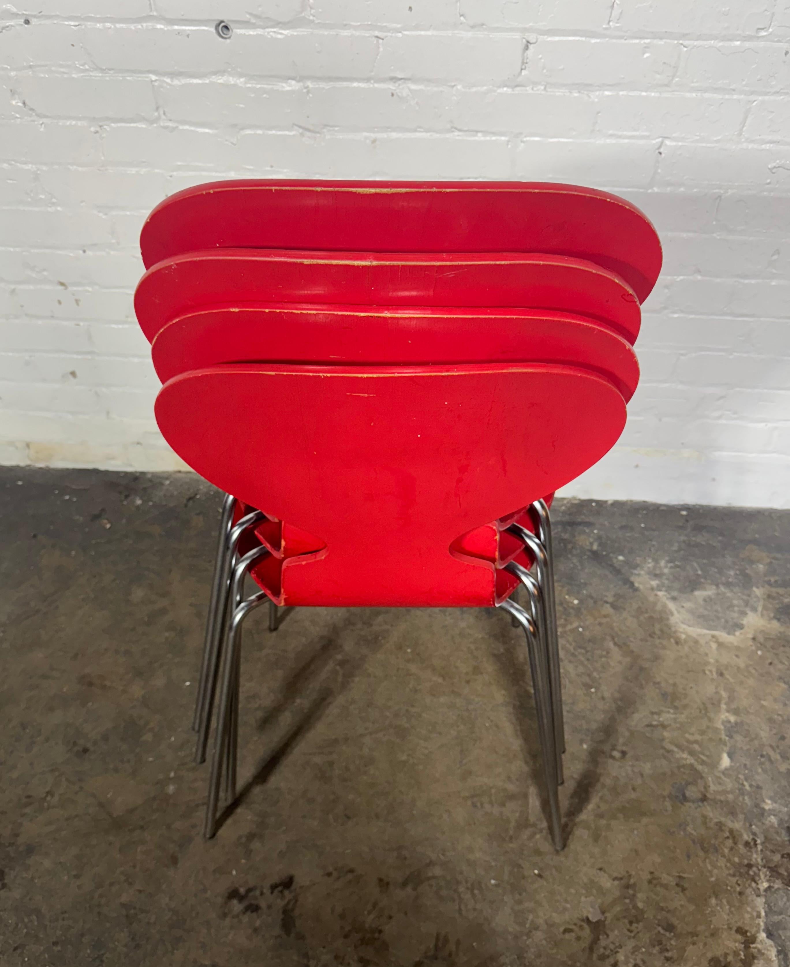 Satz von 4 roten Arne Jacobsen Geweihstühlen für Fritz Hansen, 1973, Dänemark (Ende des 20. Jahrhunderts) im Angebot