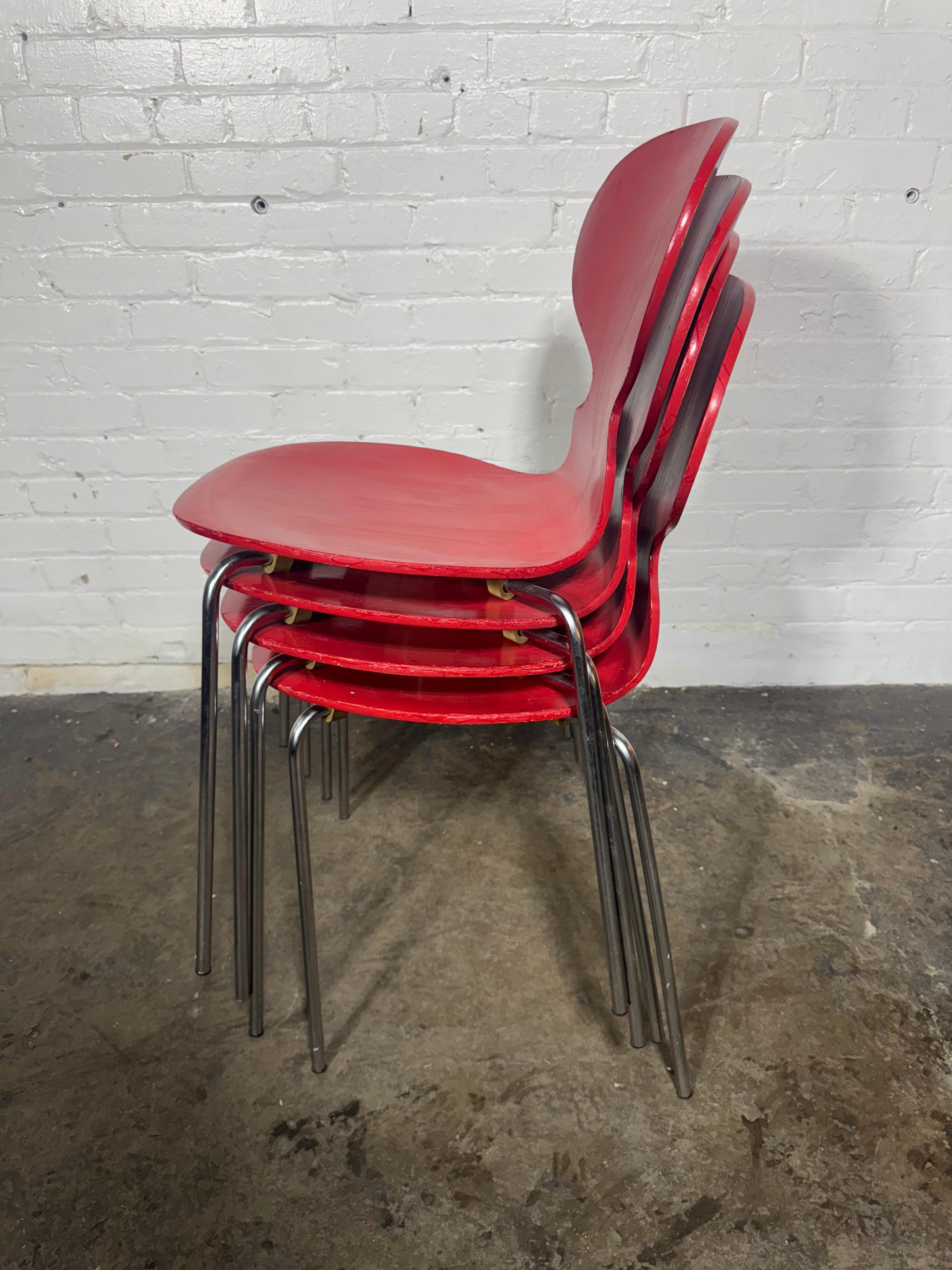 Satz von 4 roten Arne Jacobsen Geweihstühlen für Fritz Hansen, 1973, Dänemark (Stahl) im Angebot