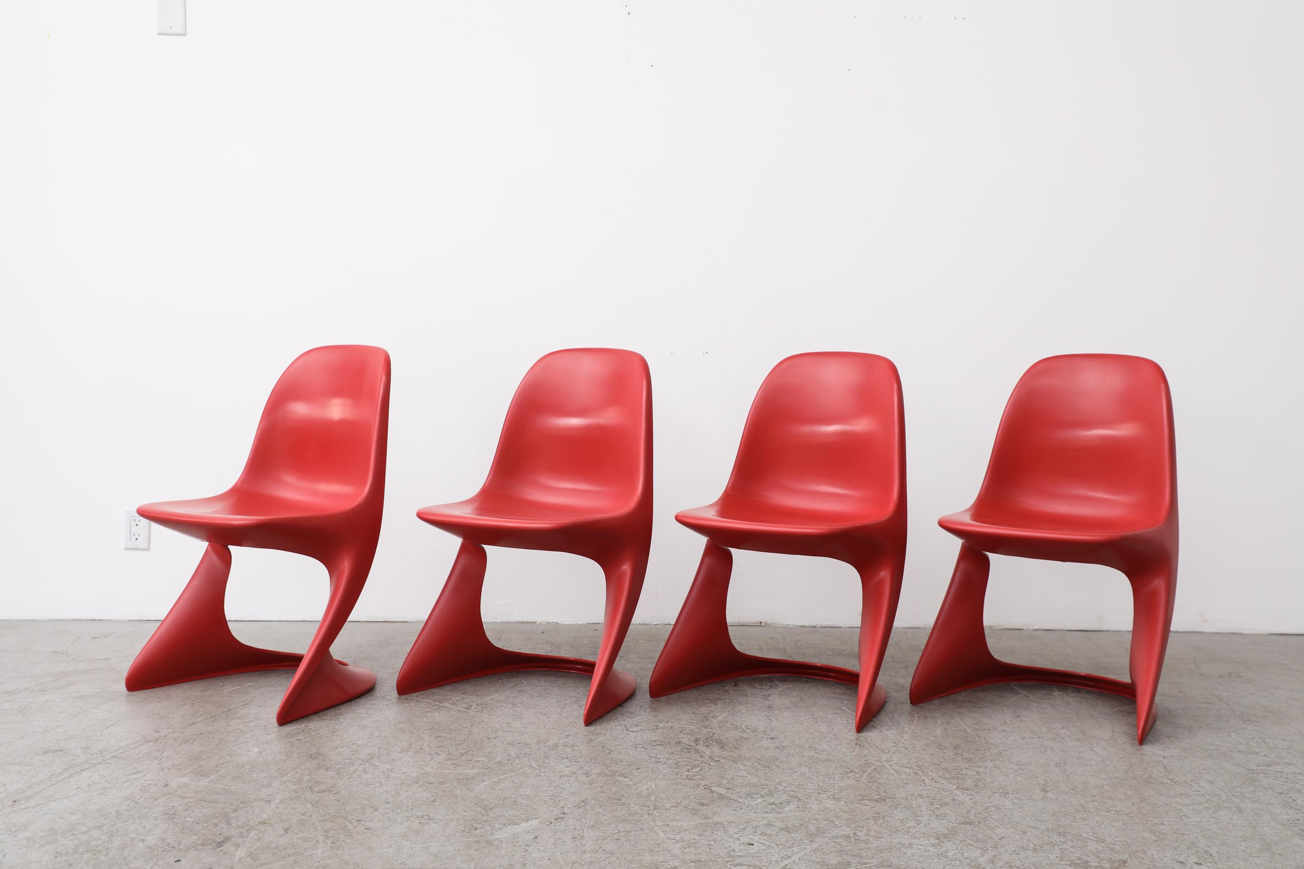 Mid-Century Modern Ensemble de 4 chaises Casalino rouges empilables de l'ère spatiale pour enfants par Alexander Begge en vente