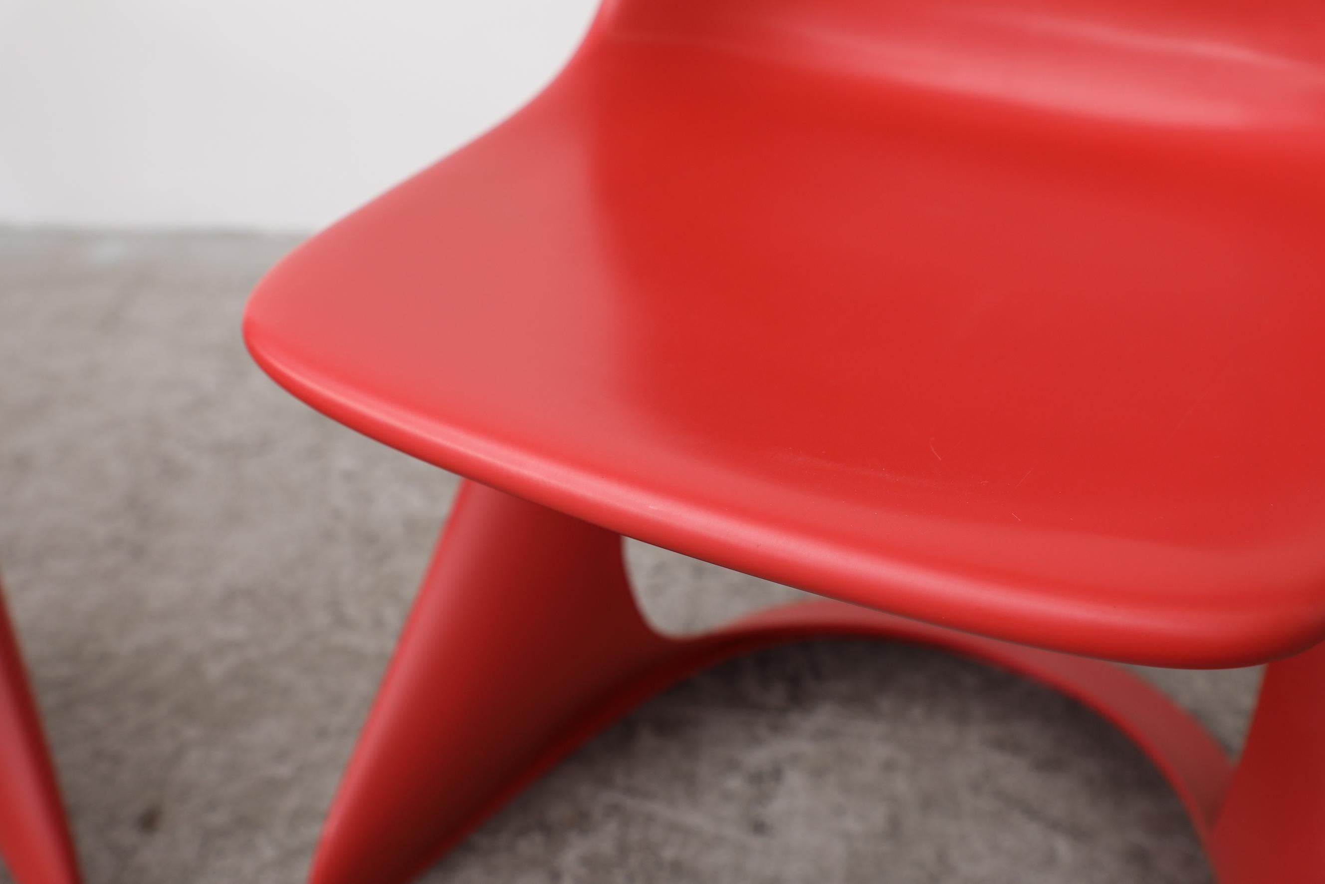 Ensemble de 4 chaises Casalino rouges empilables de l'ère spatiale pour enfants par Alexander Begge en vente 1