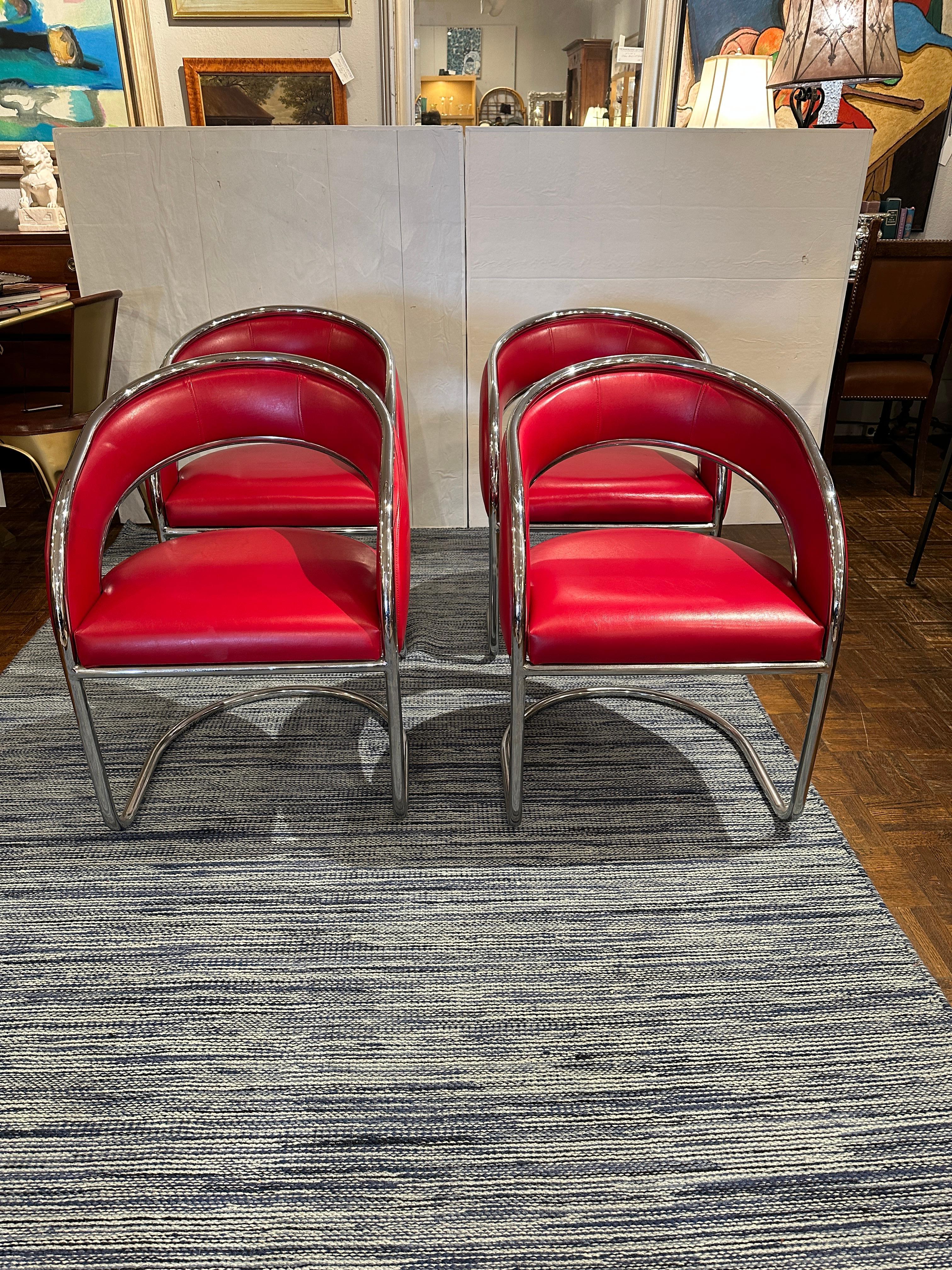 Fait main Ensemble de 4 chaises longues en cuir rouge, milieu du siècle dernier  en vente