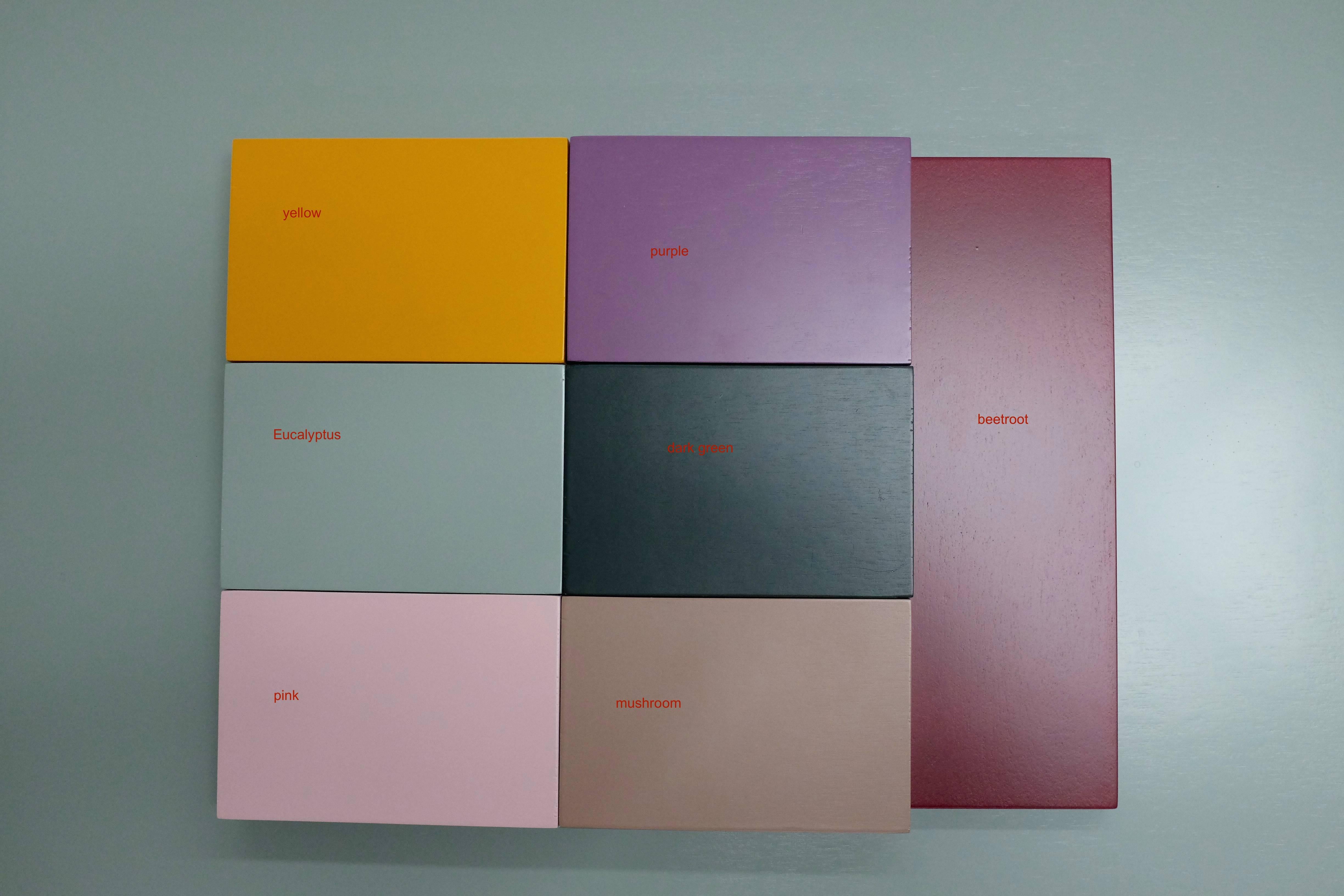 Set di 4 sgabelli da gioco colorati rossi e gialli - Seduta personalizzabile in vendita 2