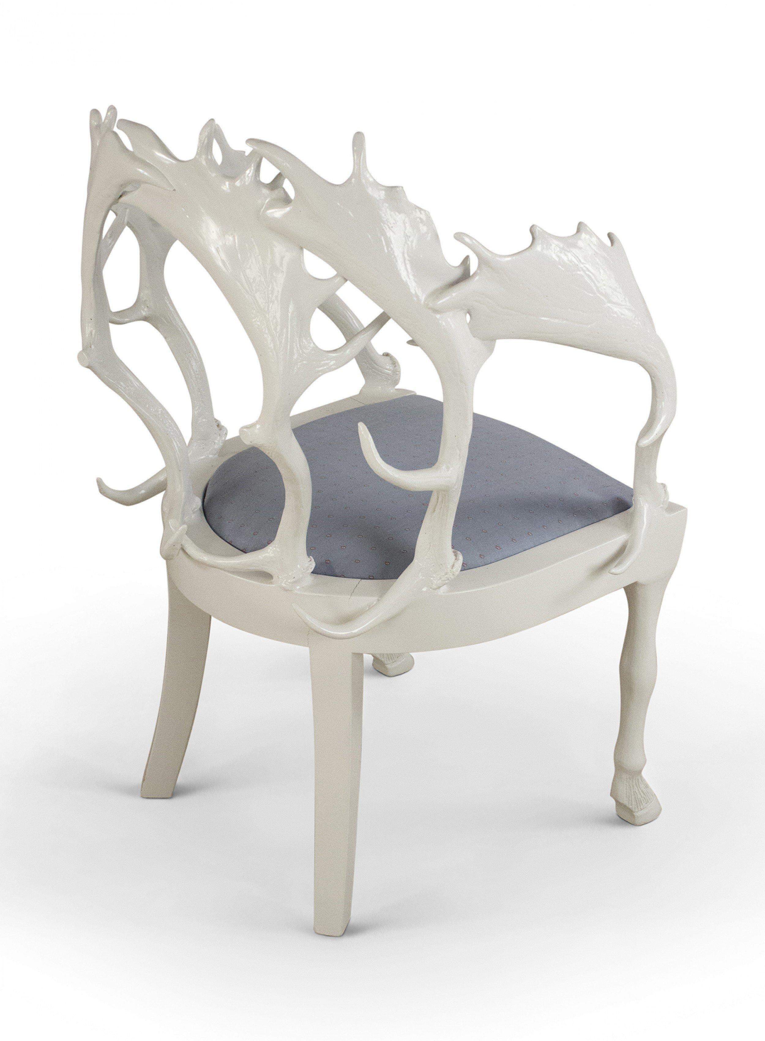 20ième siècle Redmile ensemble de 4 chaises anglaises postmodernes laquées blanches en corne fantaisie en vente