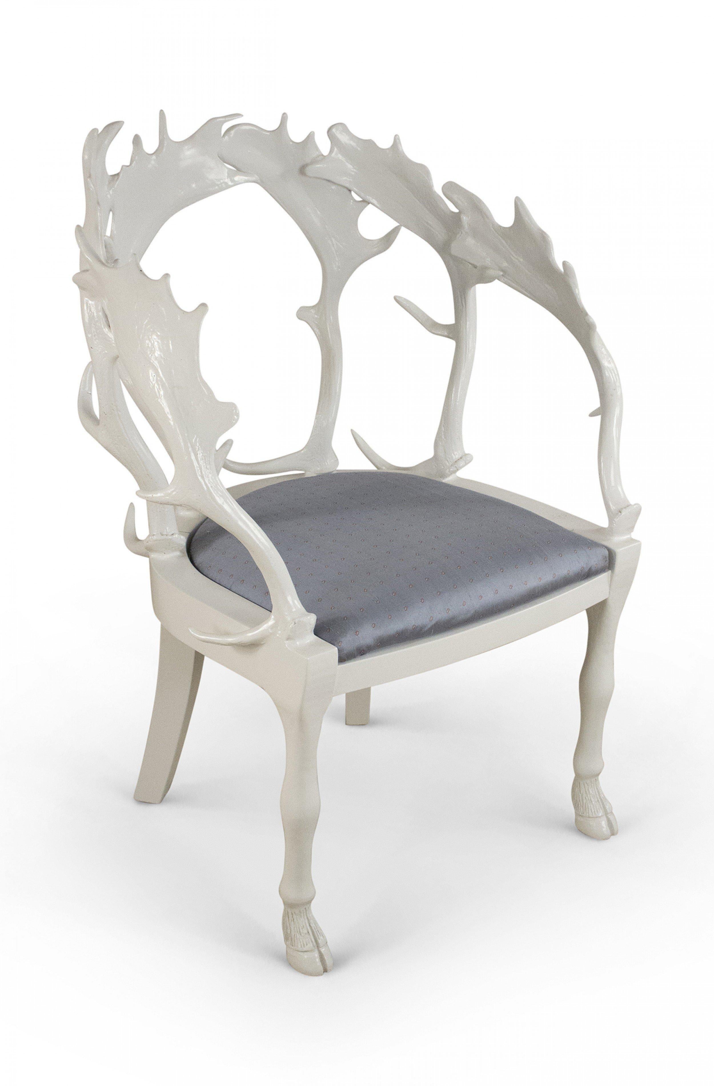 Redmile ensemble de 4 chaises anglaises postmodernes laquées blanches en corne fantaisie en vente 1