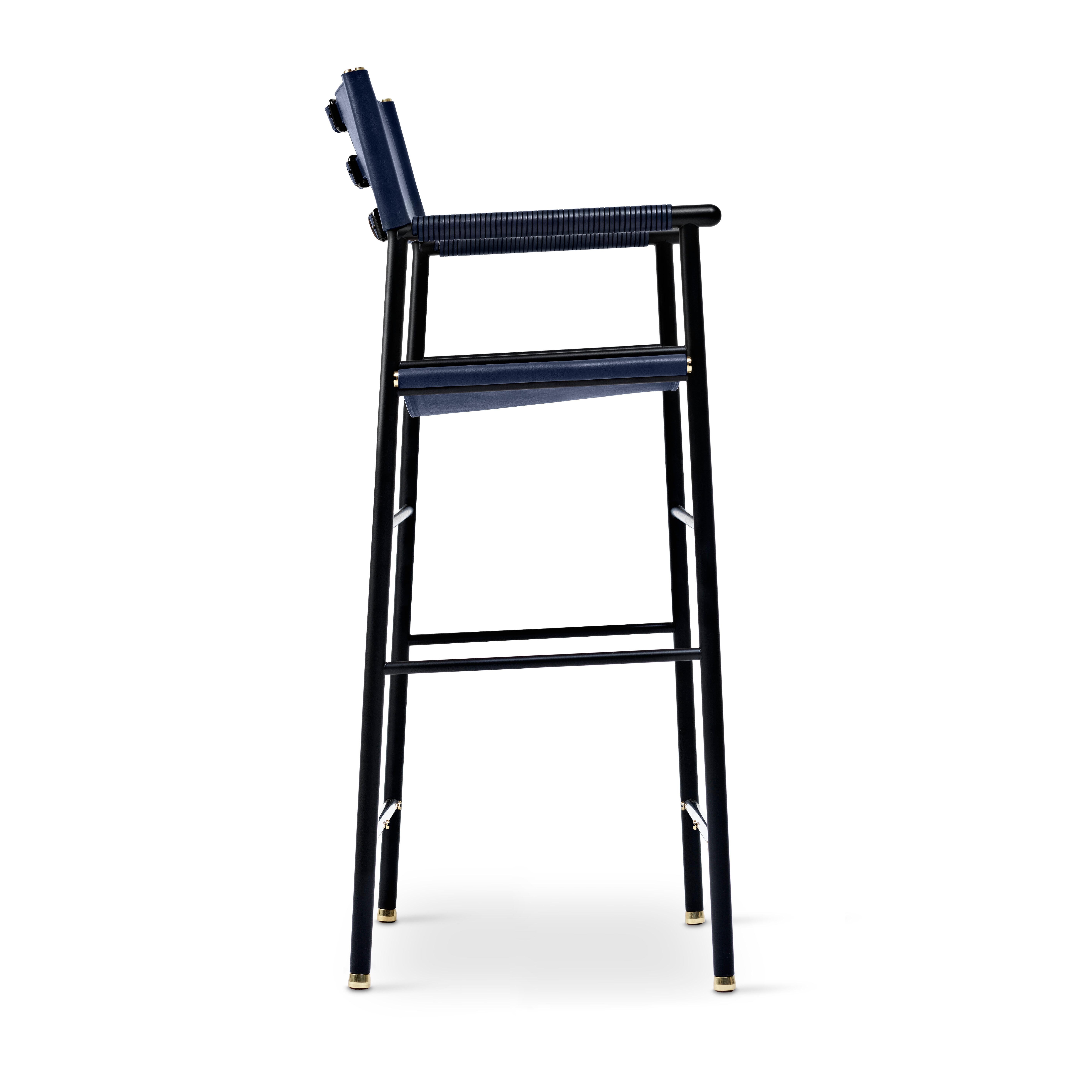 Industriale Set di 4 sgabelli da bar classici con. Schienale in pelle blu navy e metallo in gomma nera in vendita