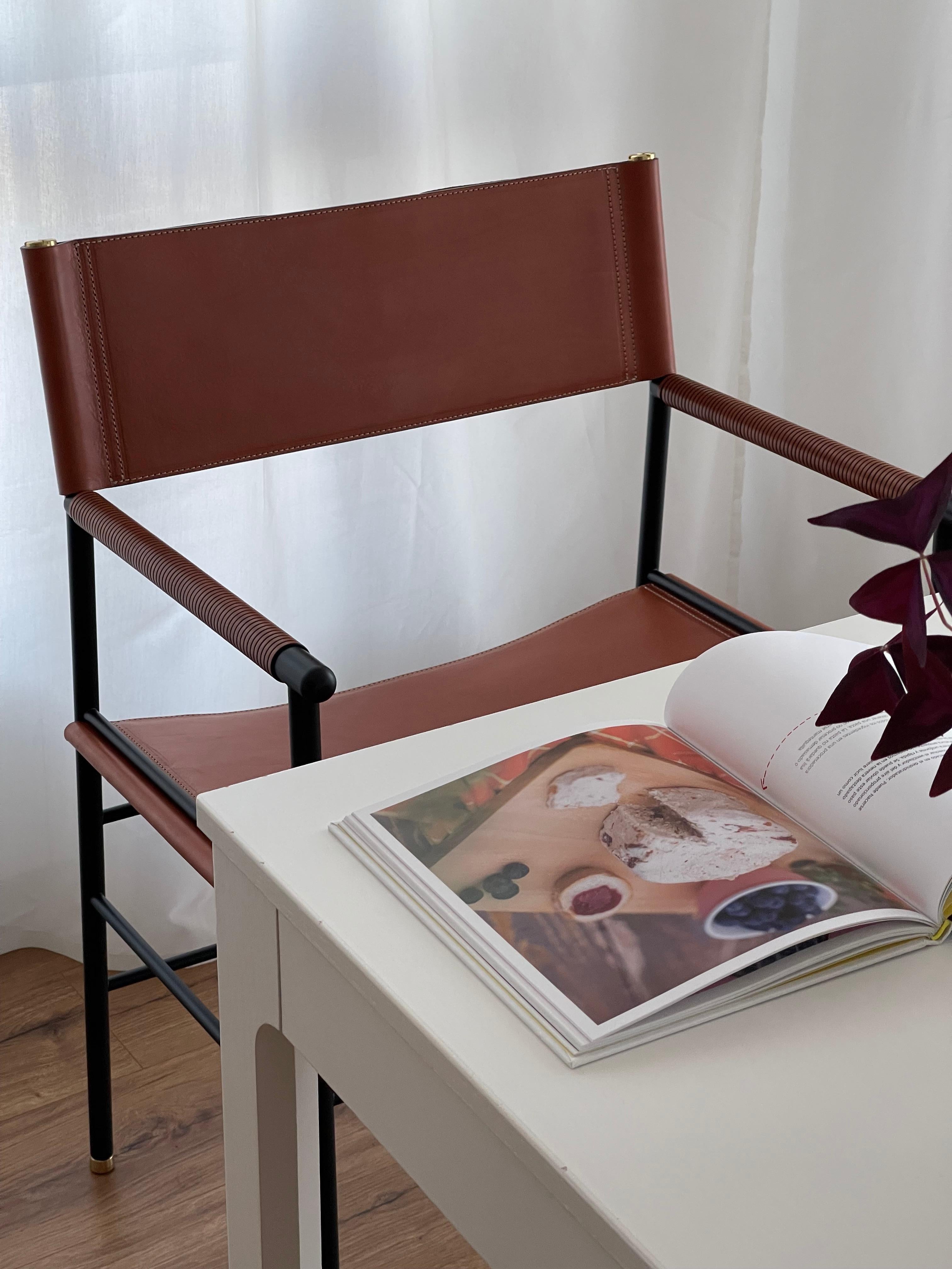 4er-Set zeitgenössischer Kunsthandwerklicher Sessel aus dunkelbraunem Leder und schwarzem Gummimetall im Angebot 7