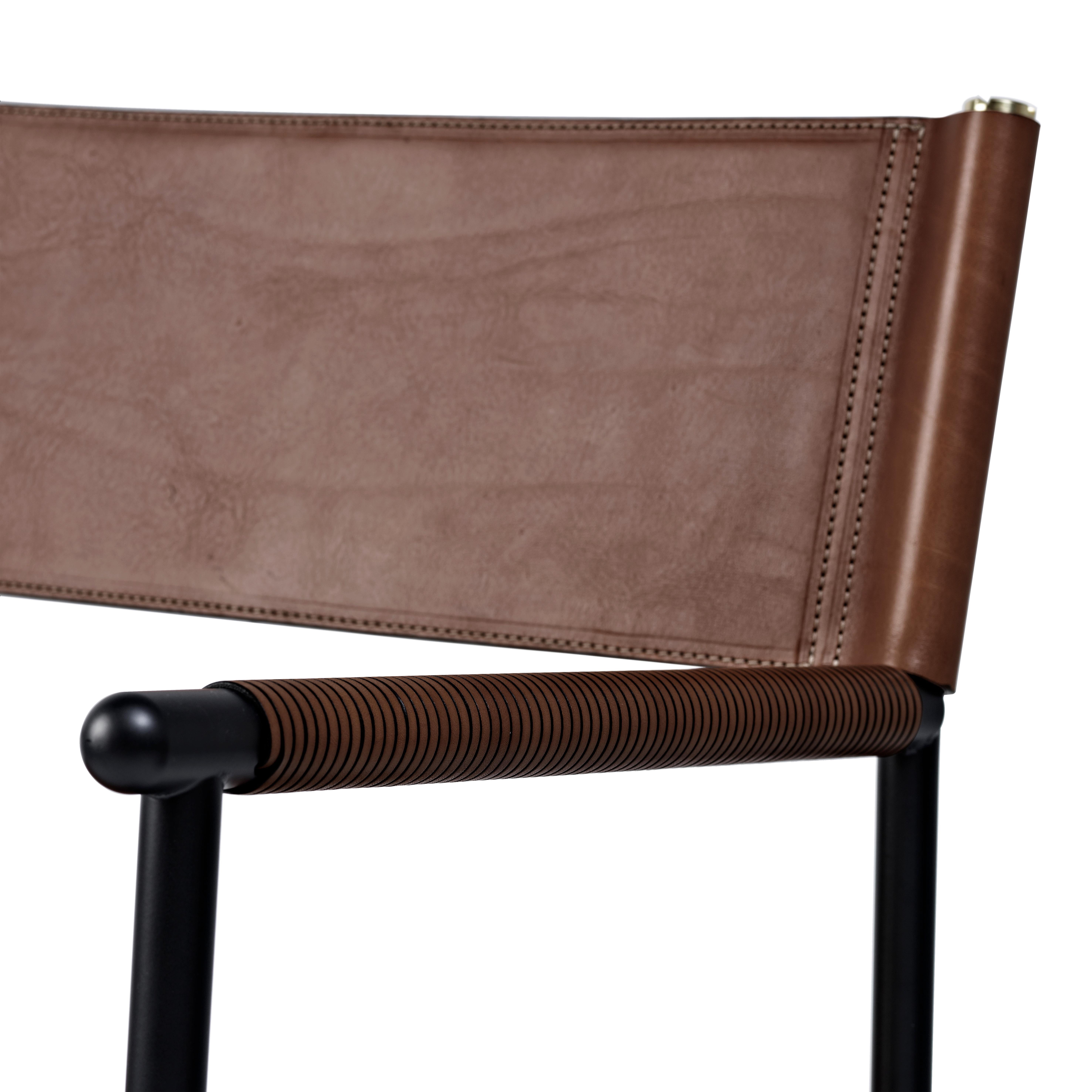4er-Set zeitgenössischer Kunsthandwerklicher Sessel aus dunkelbraunem Leder und schwarzem Gummimetall (Stahl) im Angebot